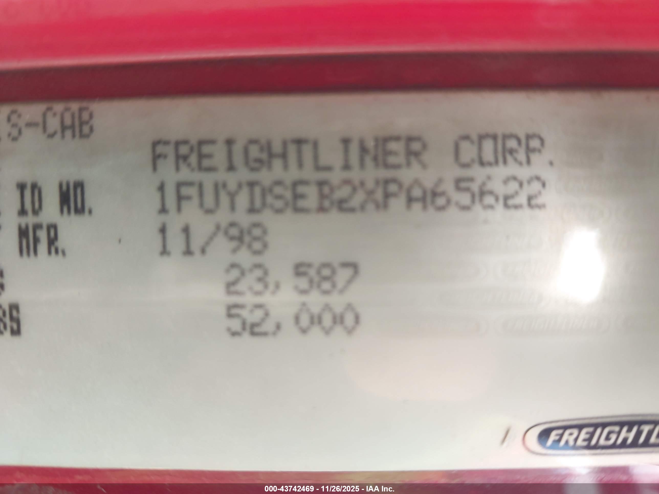 FREIGHTLINER CONVENTIONAL image 9