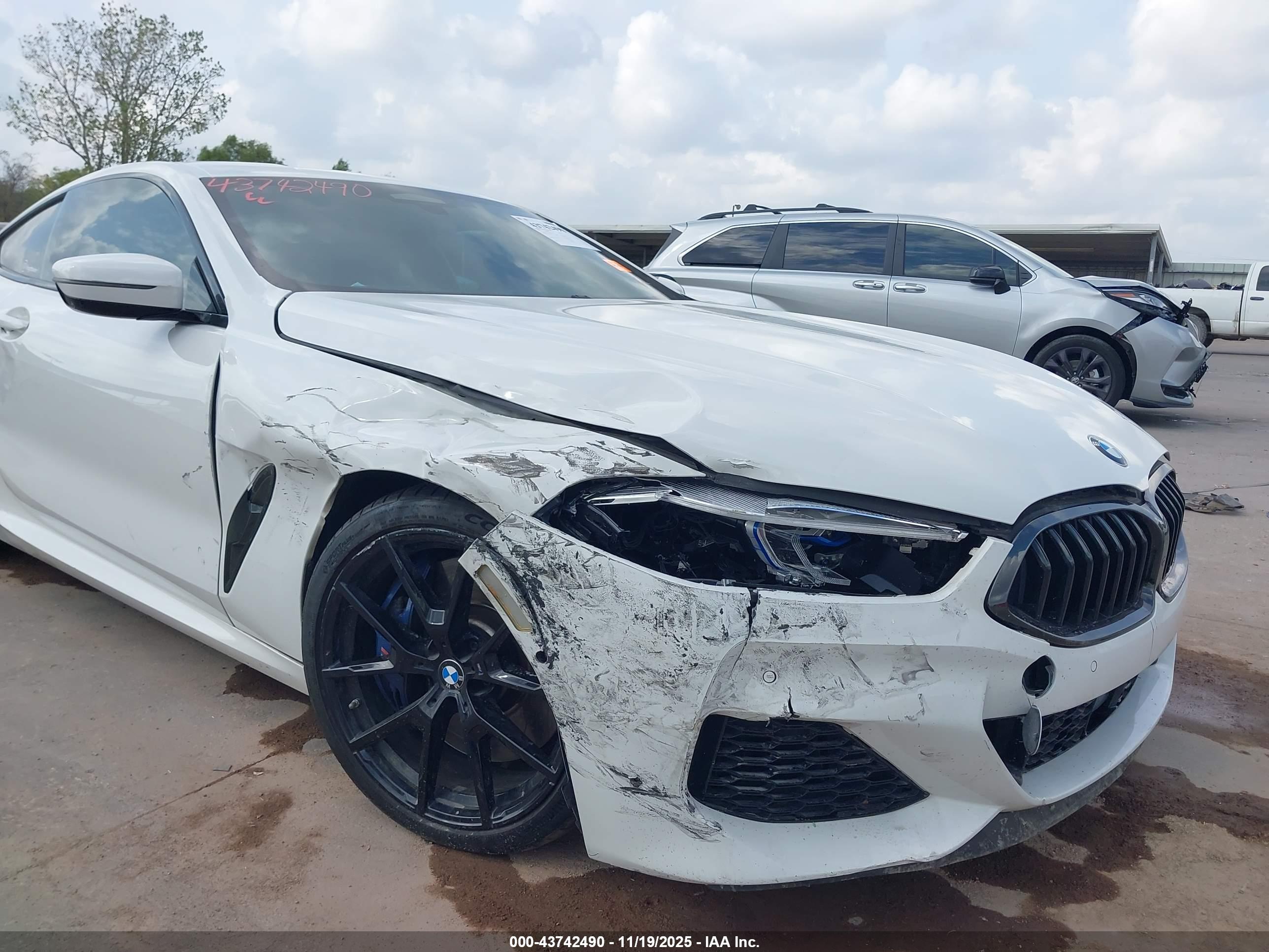 BMW M850I image 6