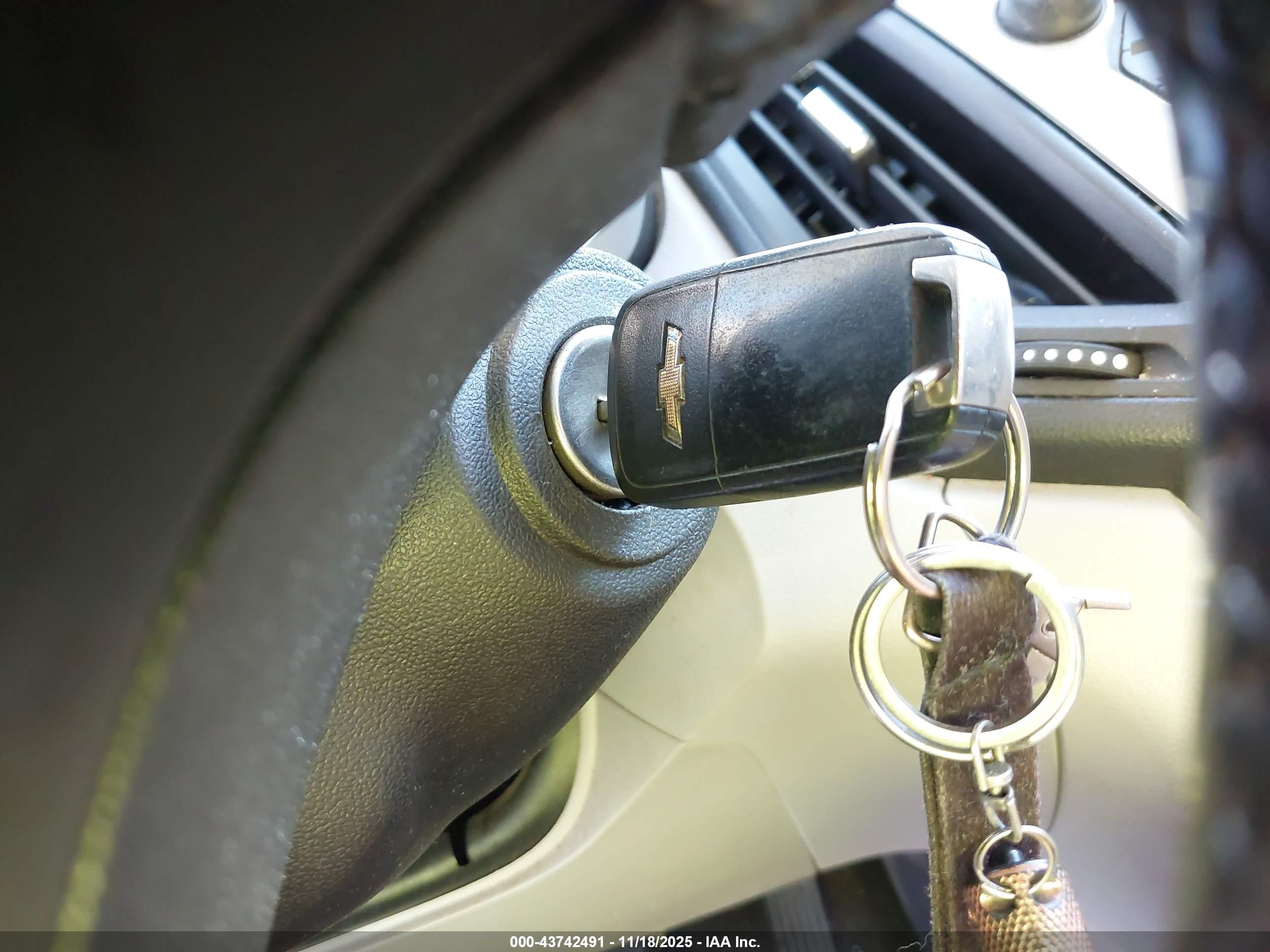 CHEVROLET EQUINOX image 11