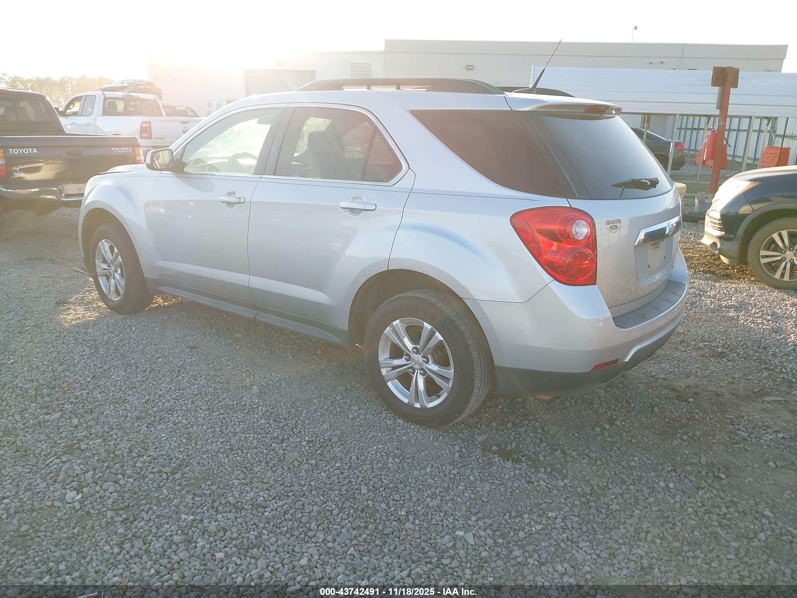 CHEVROLET EQUINOX image 3
