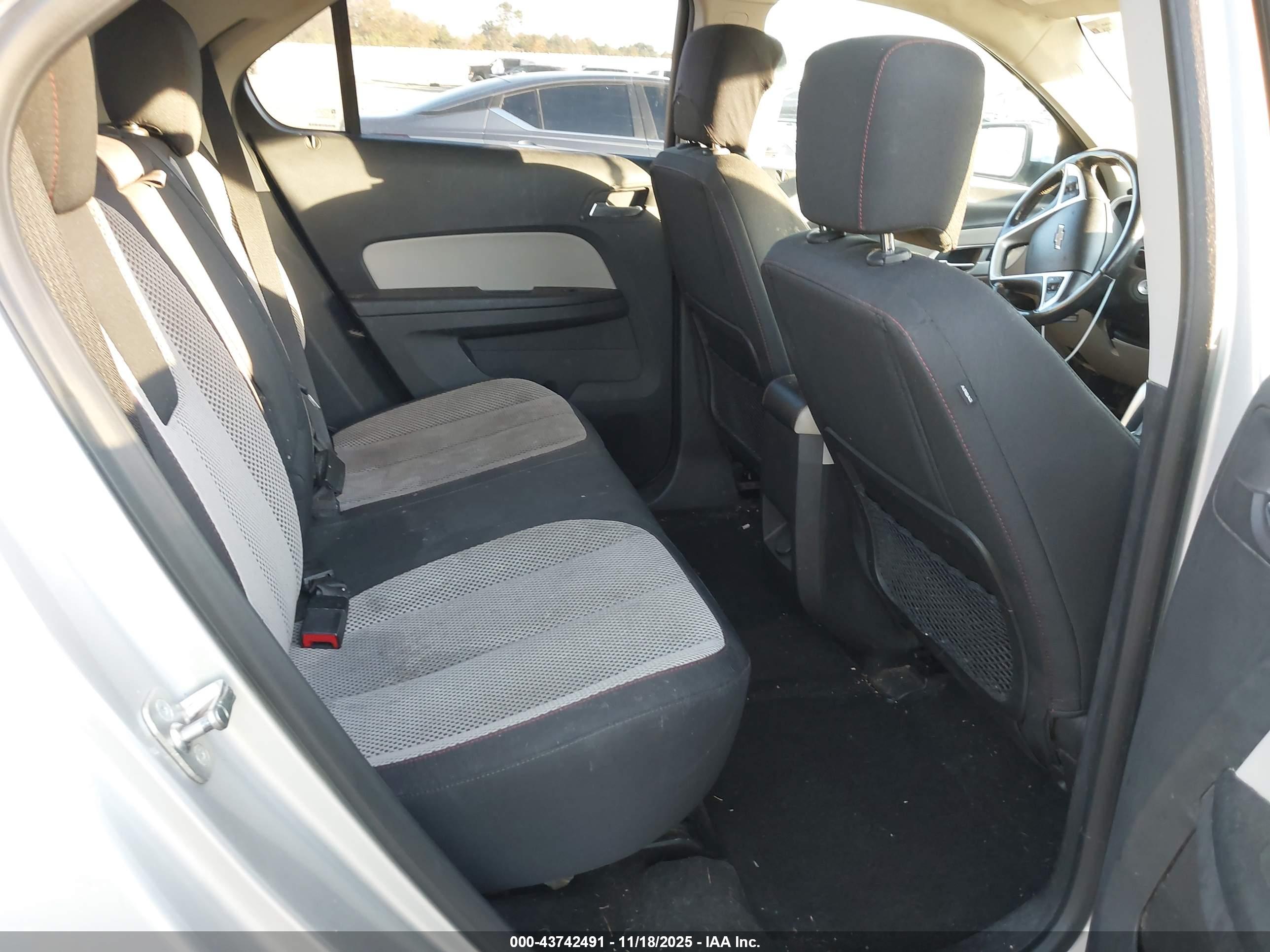 CHEVROLET EQUINOX image 8