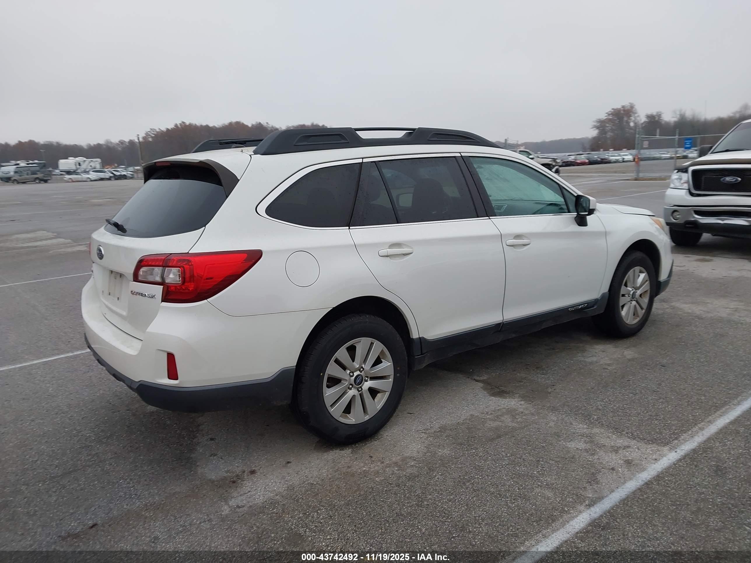 SUBARU OUTBACK image 4
