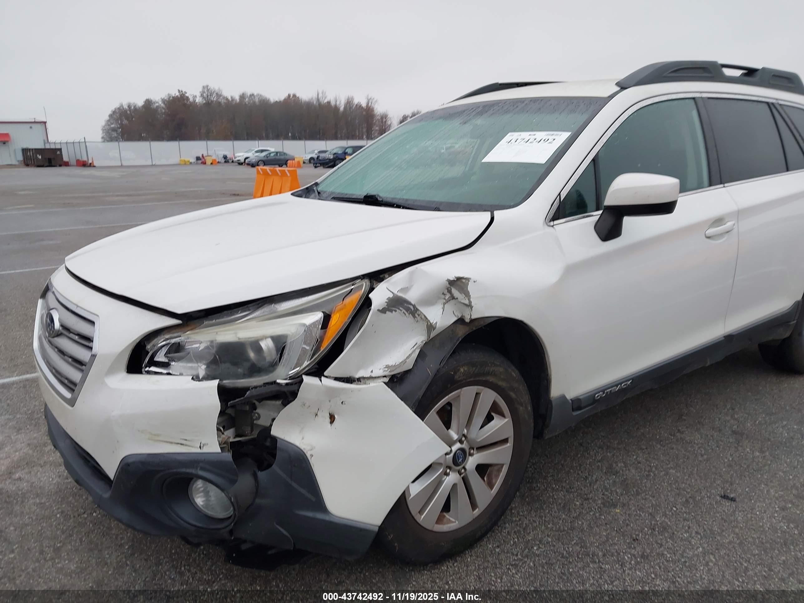 SUBARU OUTBACK image 6
