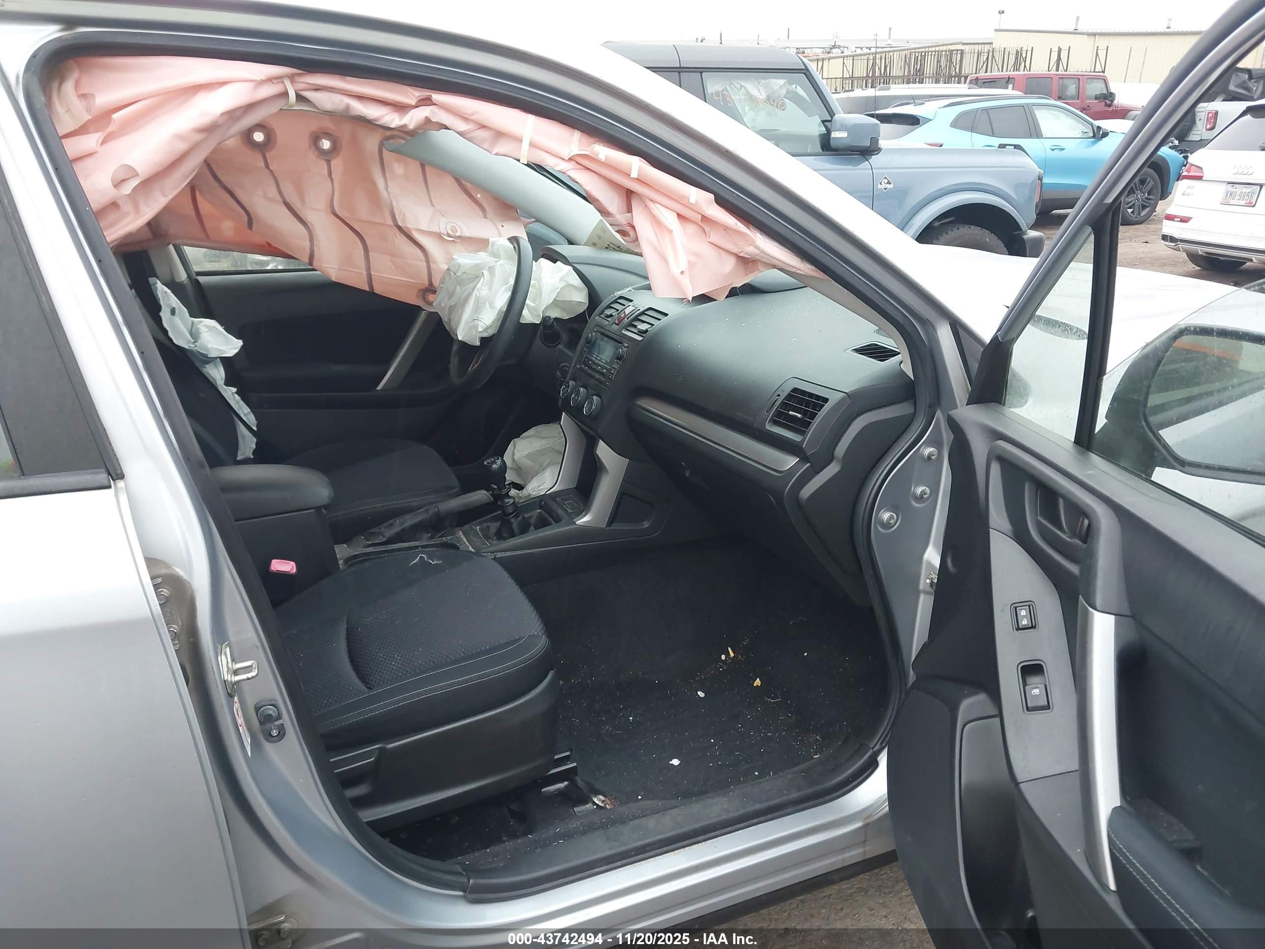 SUBARU FORESTER image 5