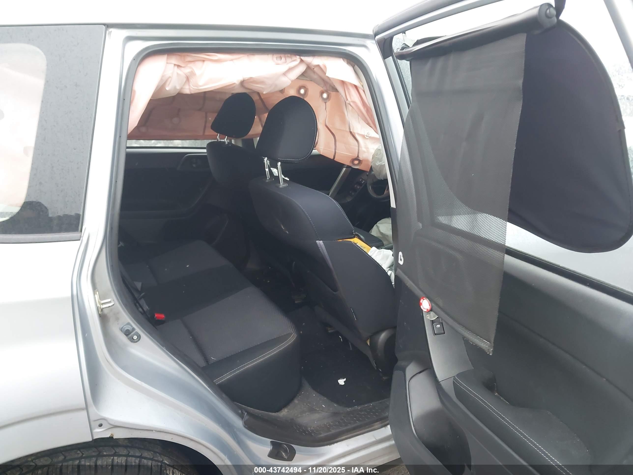 SUBARU FORESTER image 8