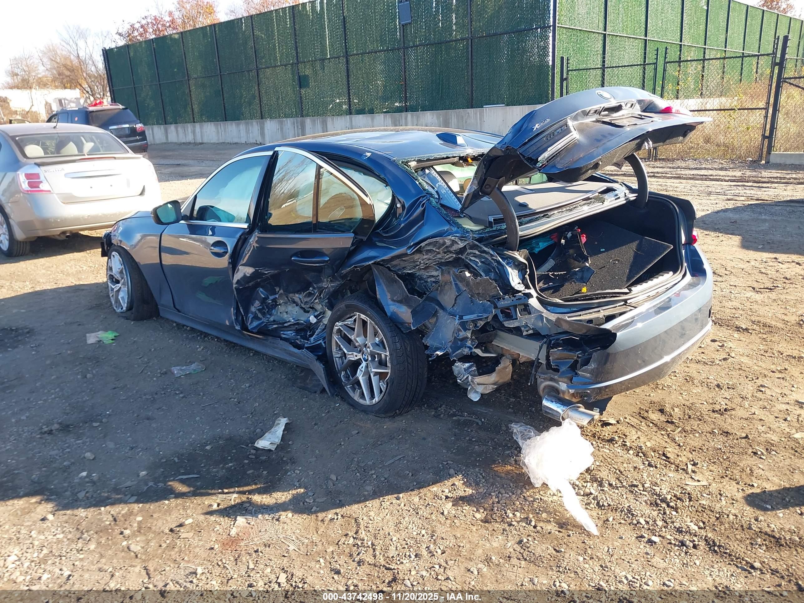 BMW 330I image 3