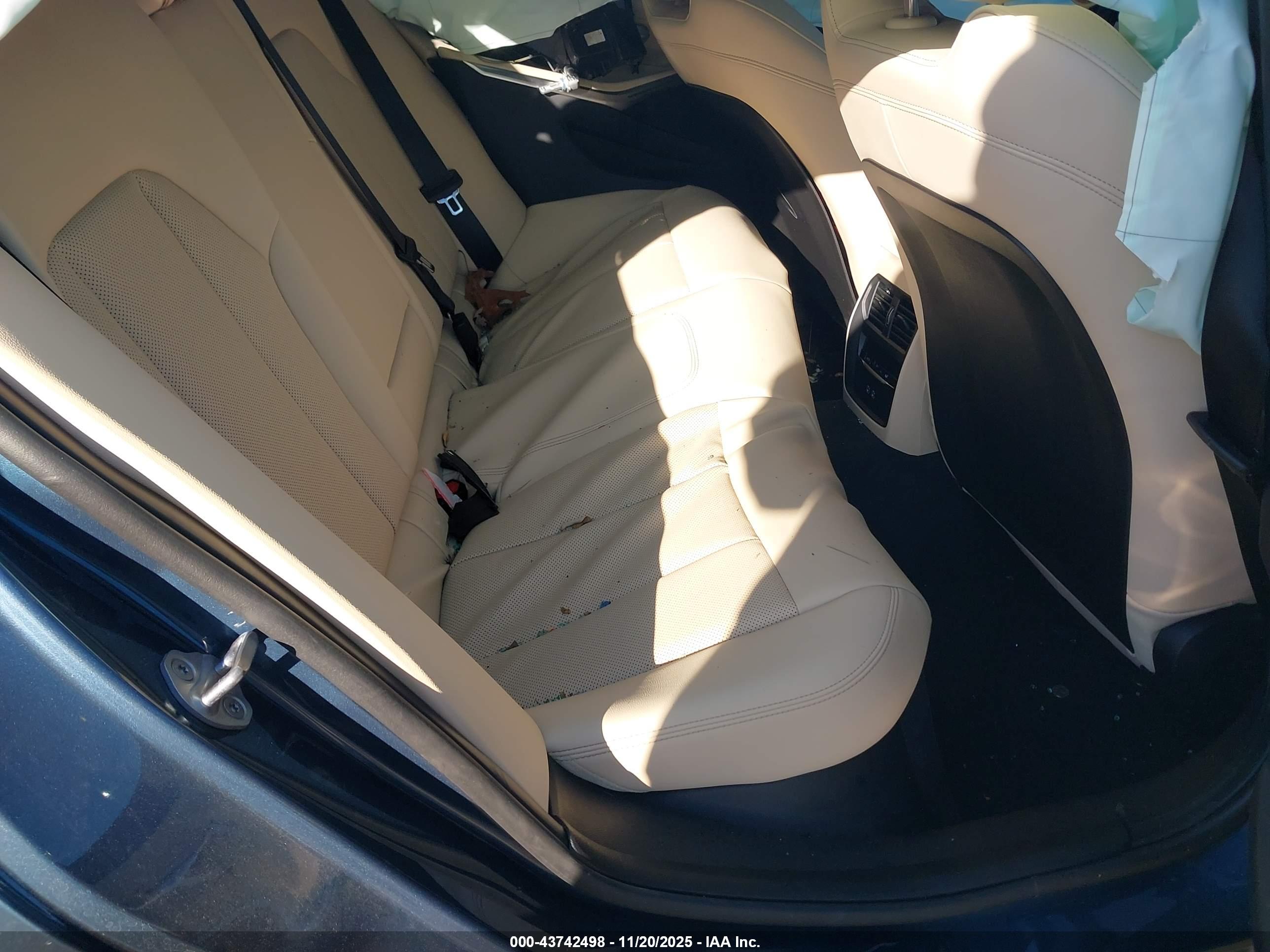 BMW 330I image 8