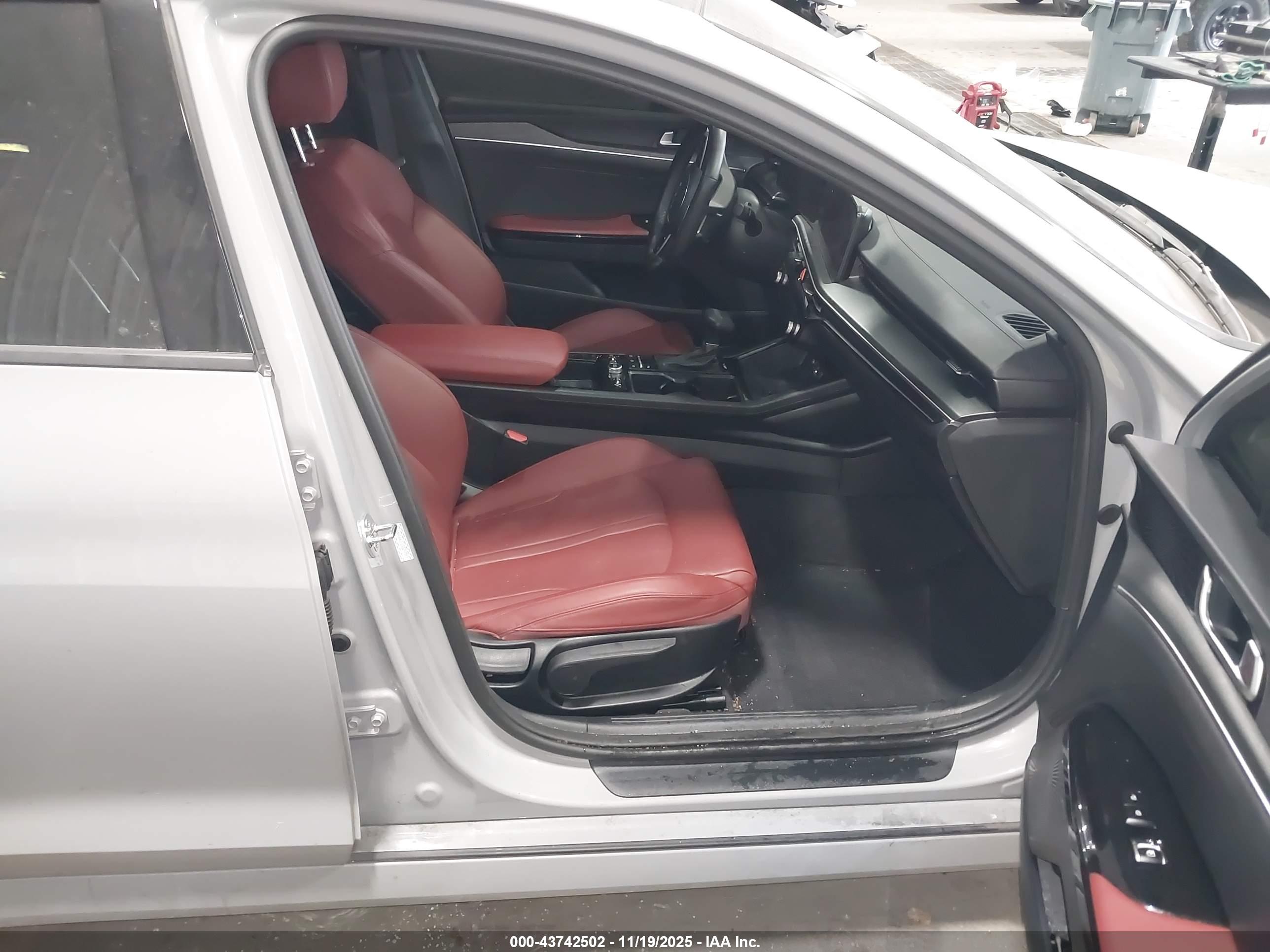KIA K5 image 5