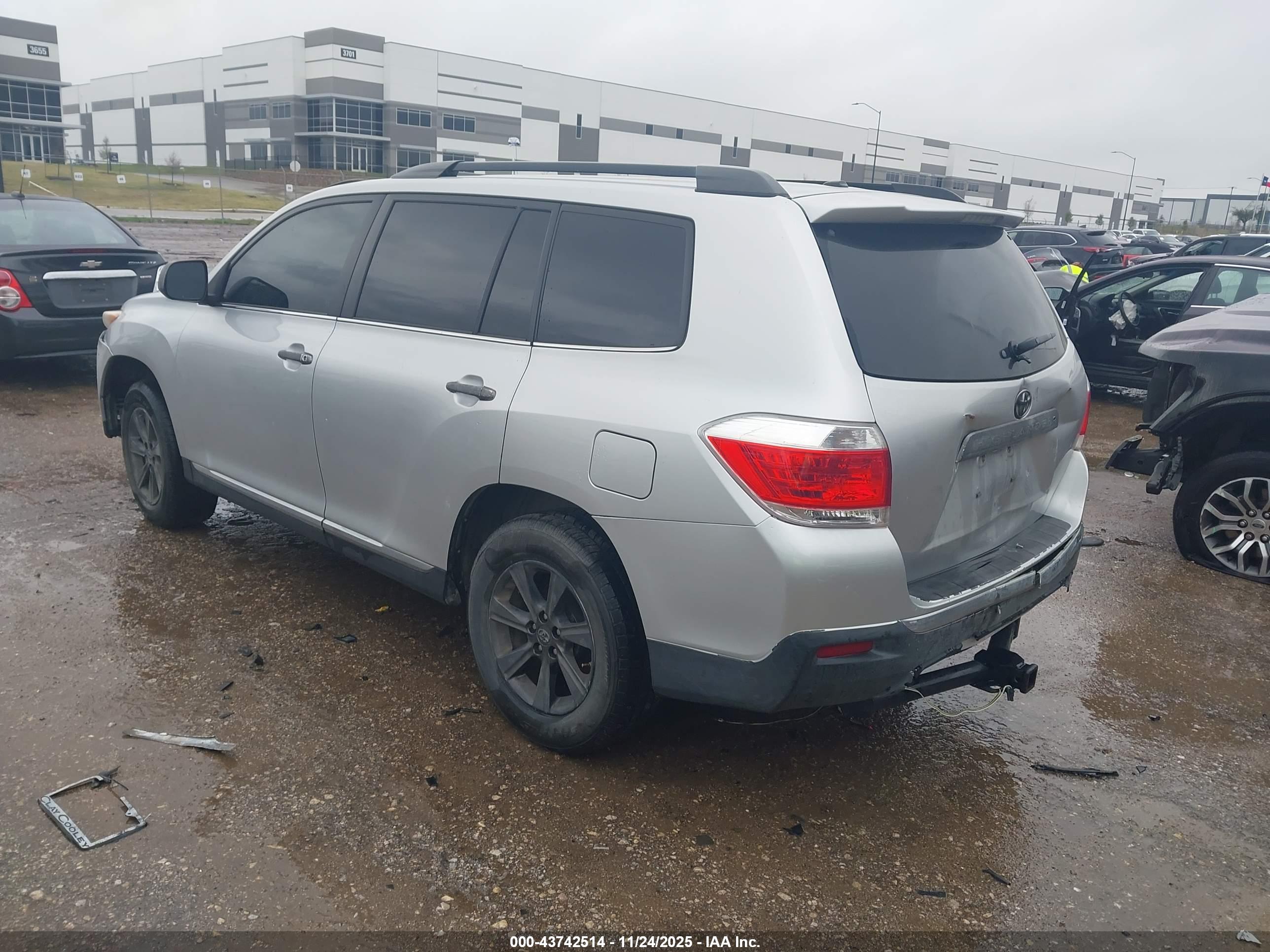 TOYOTA HIGHLANDER image 3