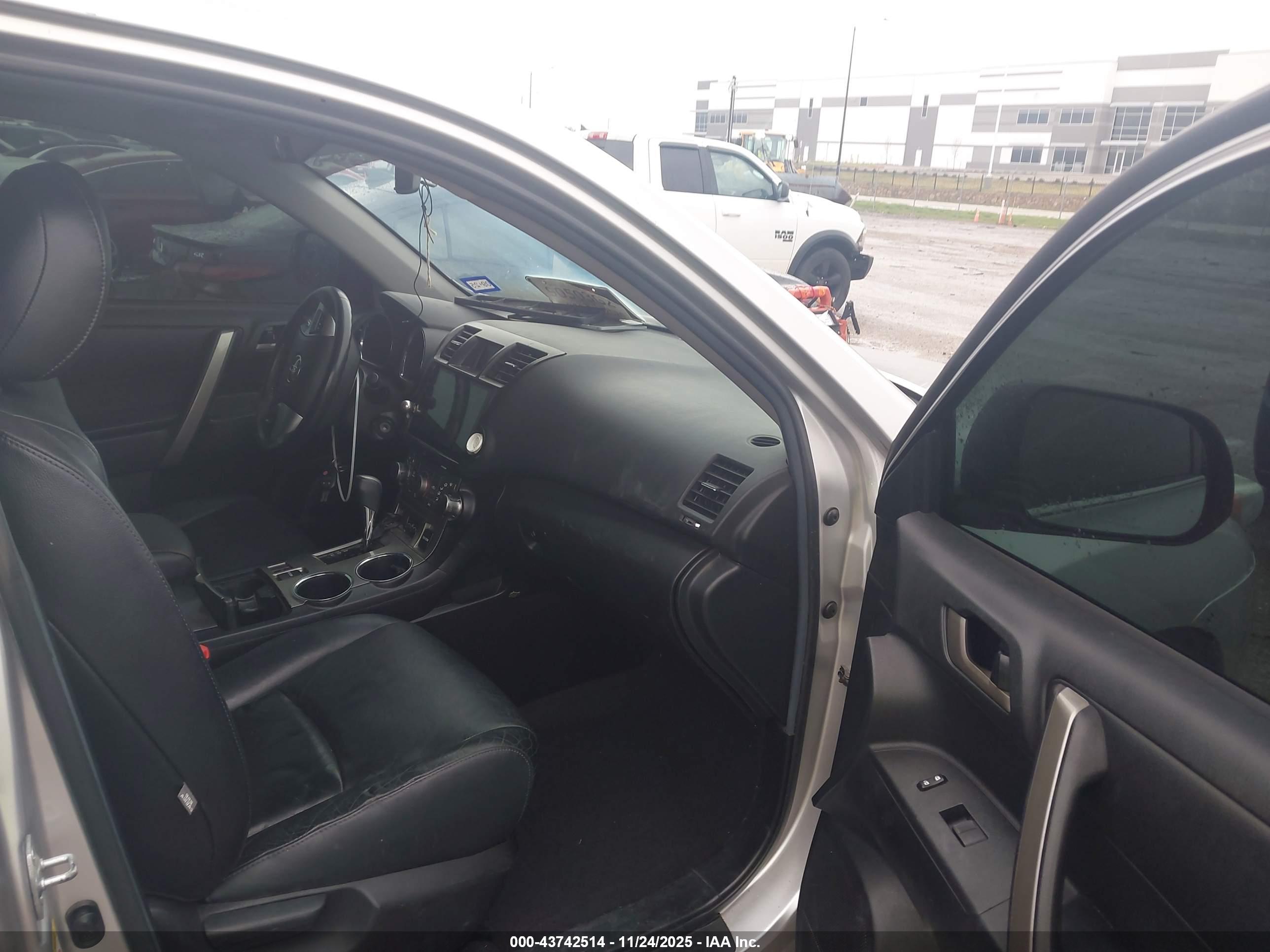TOYOTA HIGHLANDER image 5