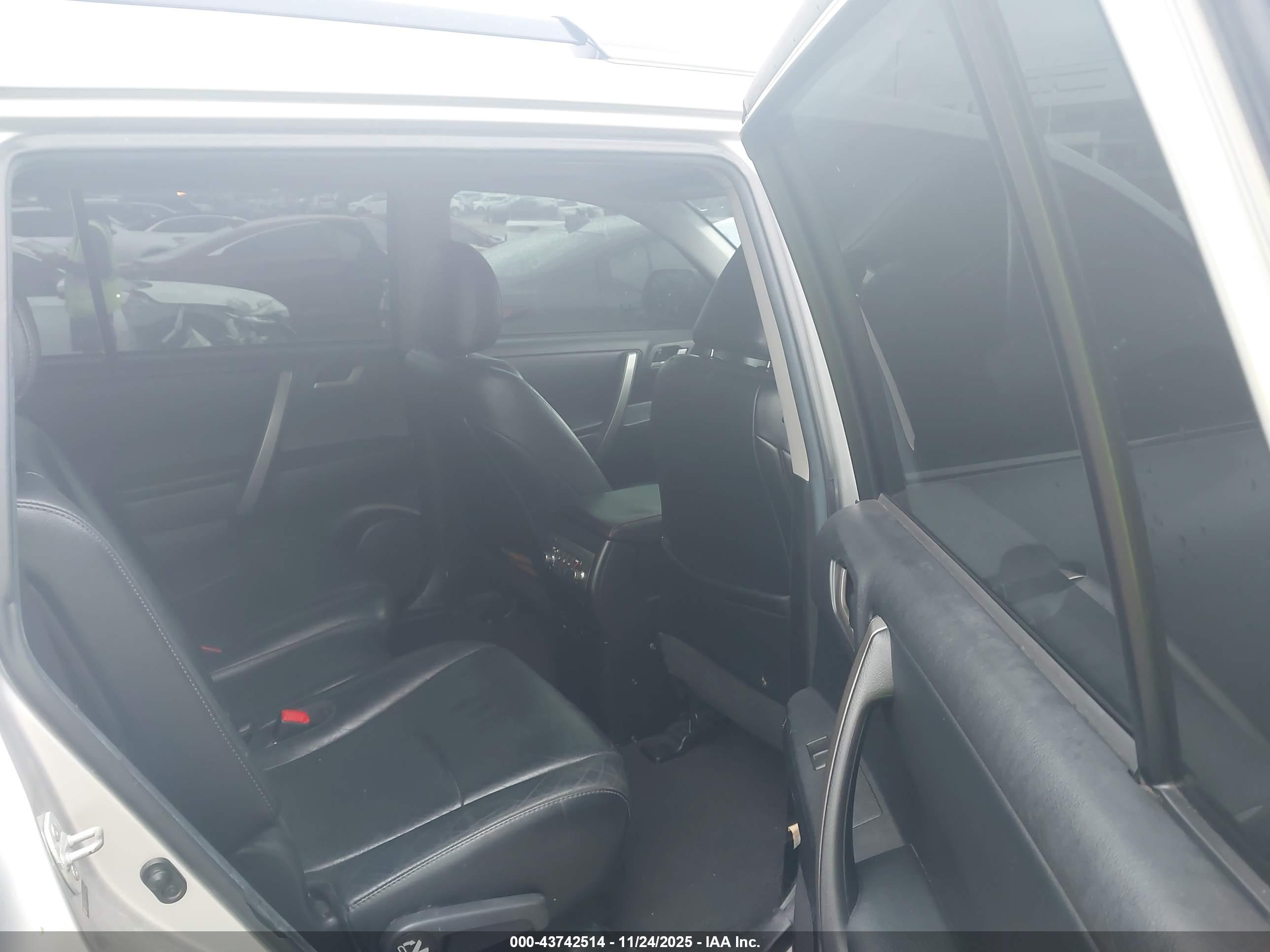 TOYOTA HIGHLANDER image 8