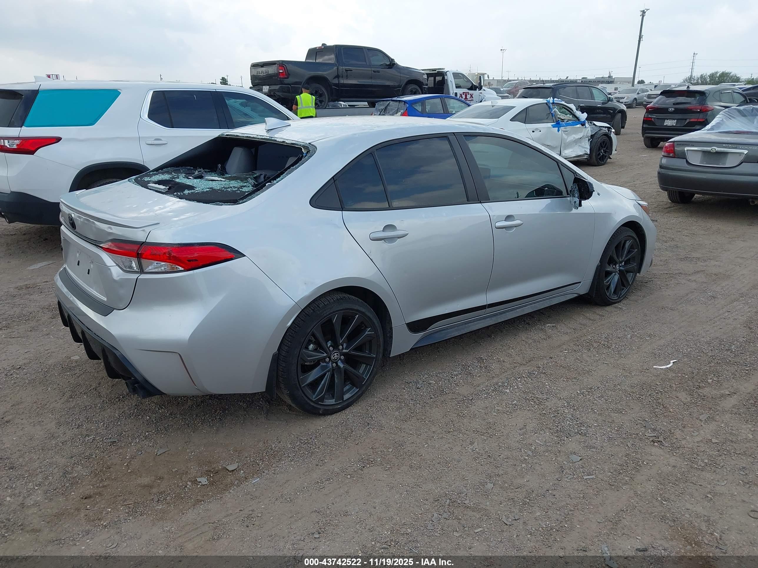 TOYOTA COROLLA image 4