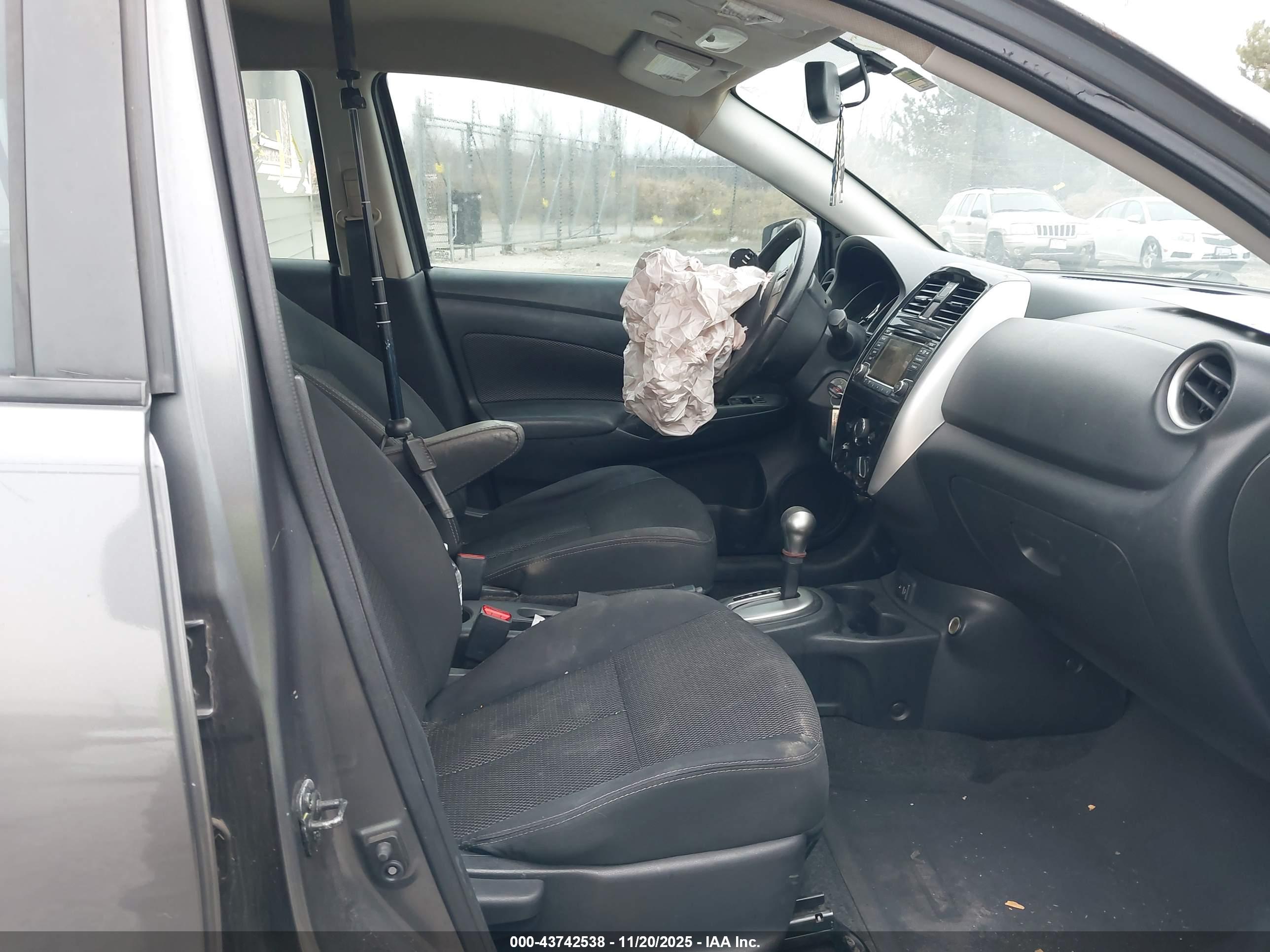NISSAN VERSA image 5