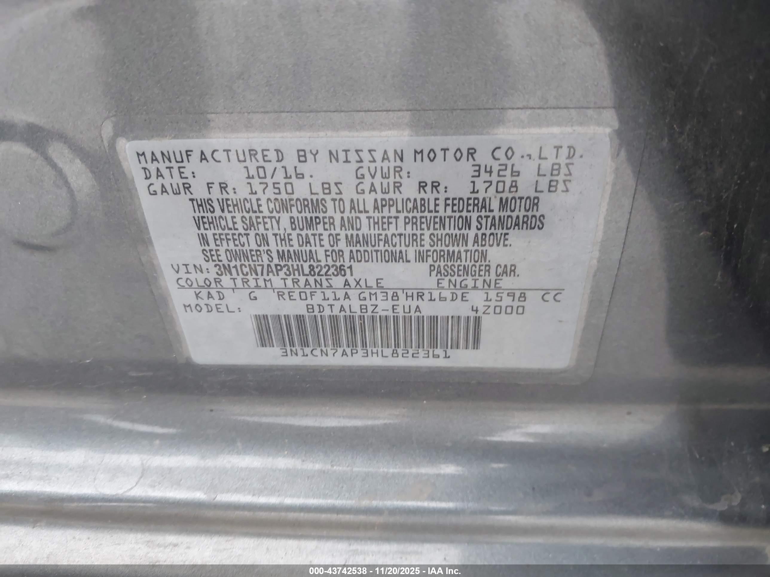 NISSAN VERSA image 9