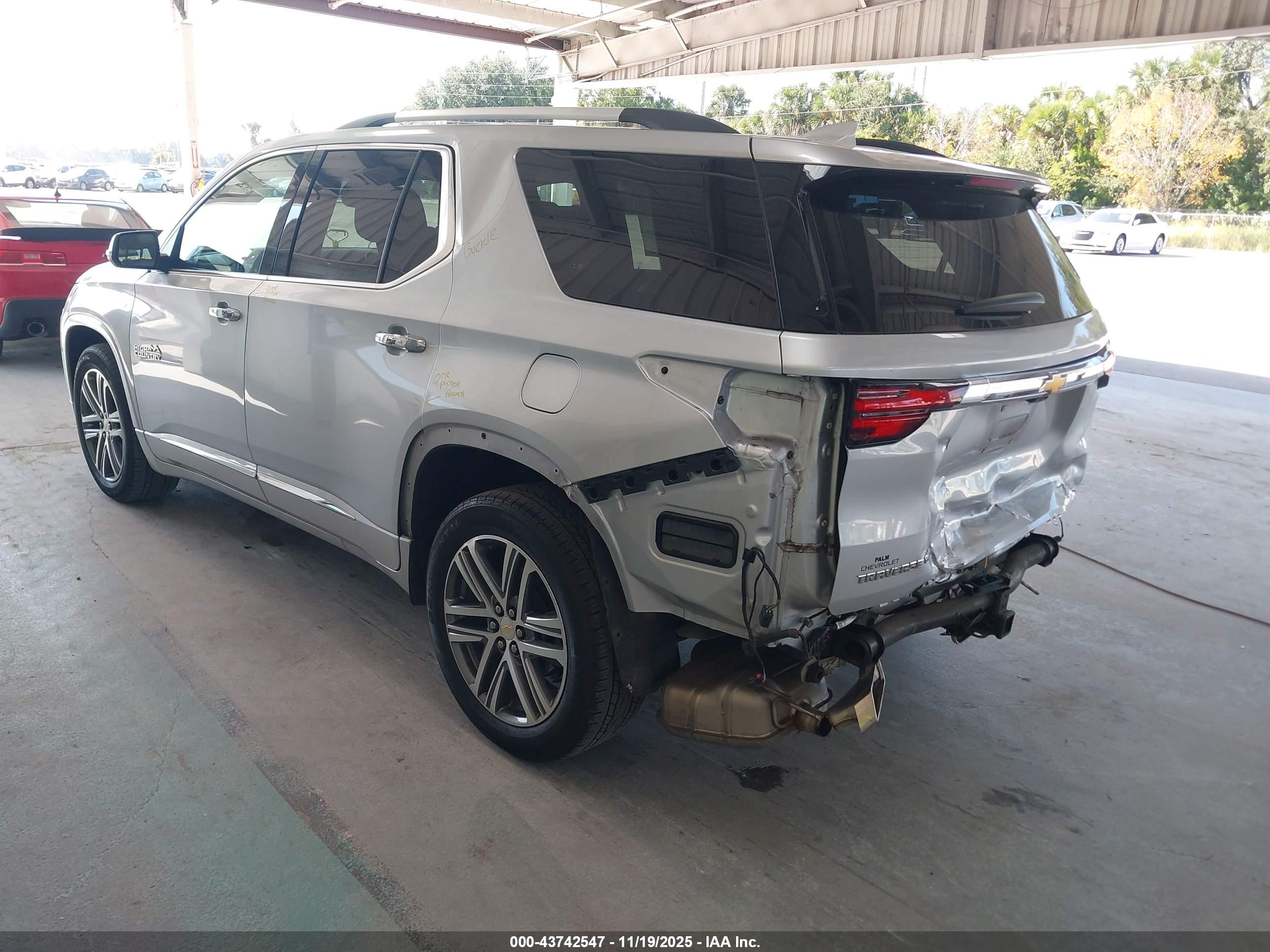 CHEVROLET TRAVERSE image 3