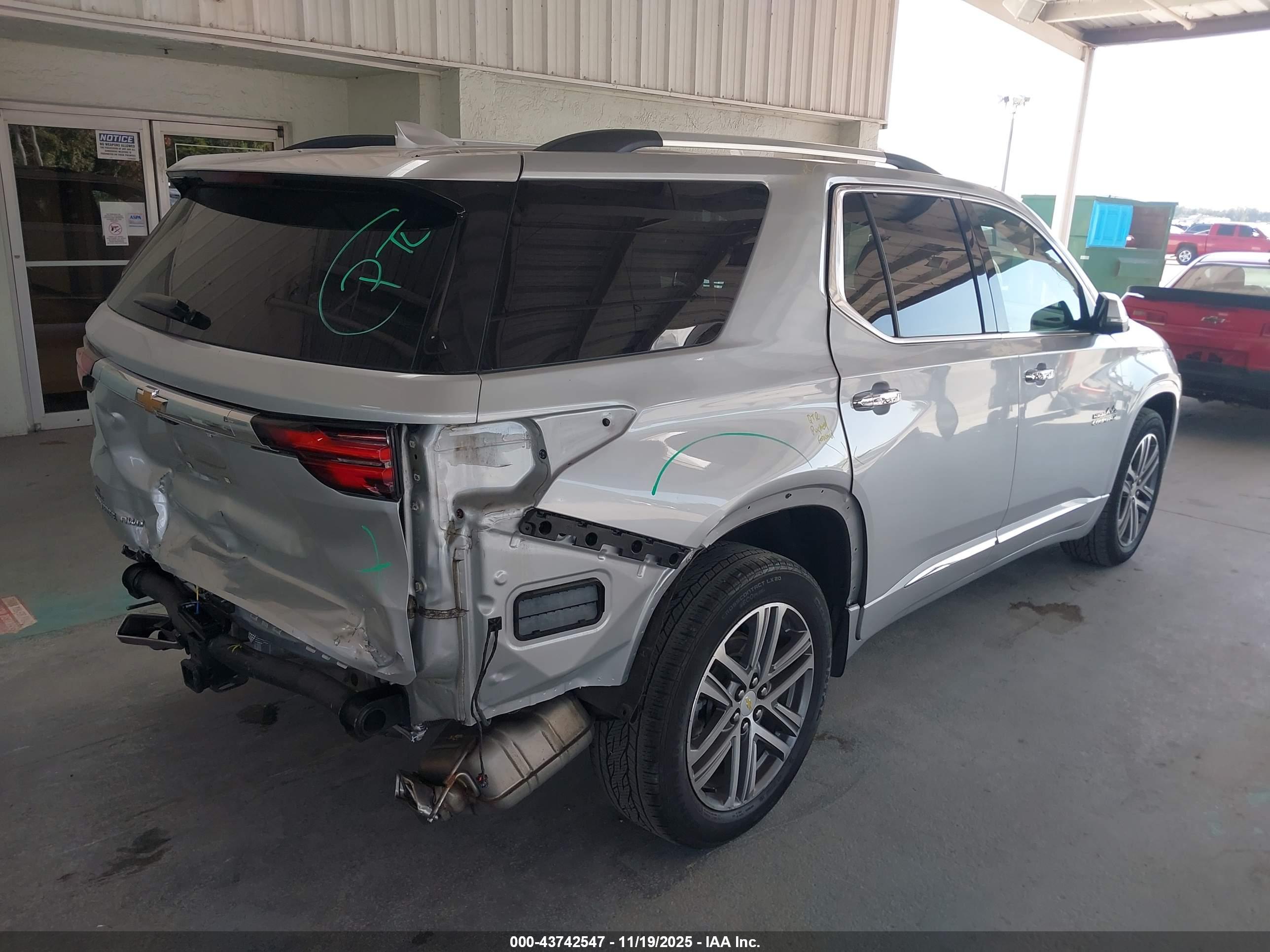 CHEVROLET TRAVERSE image 4