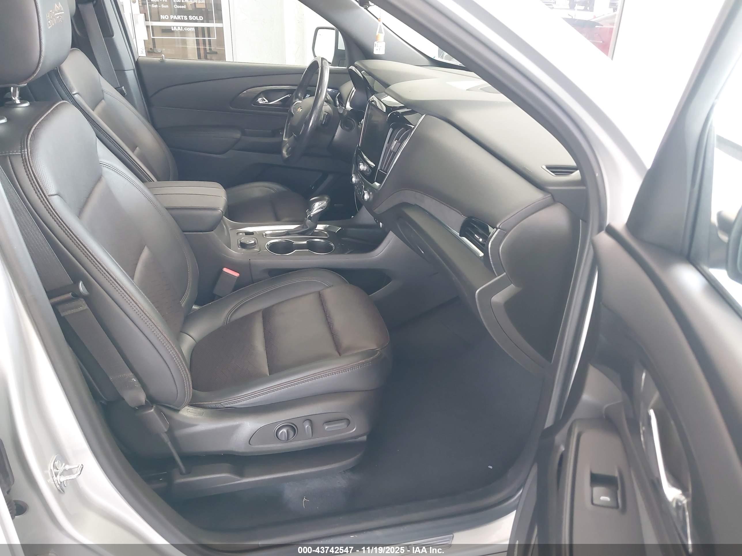 CHEVROLET TRAVERSE image 5