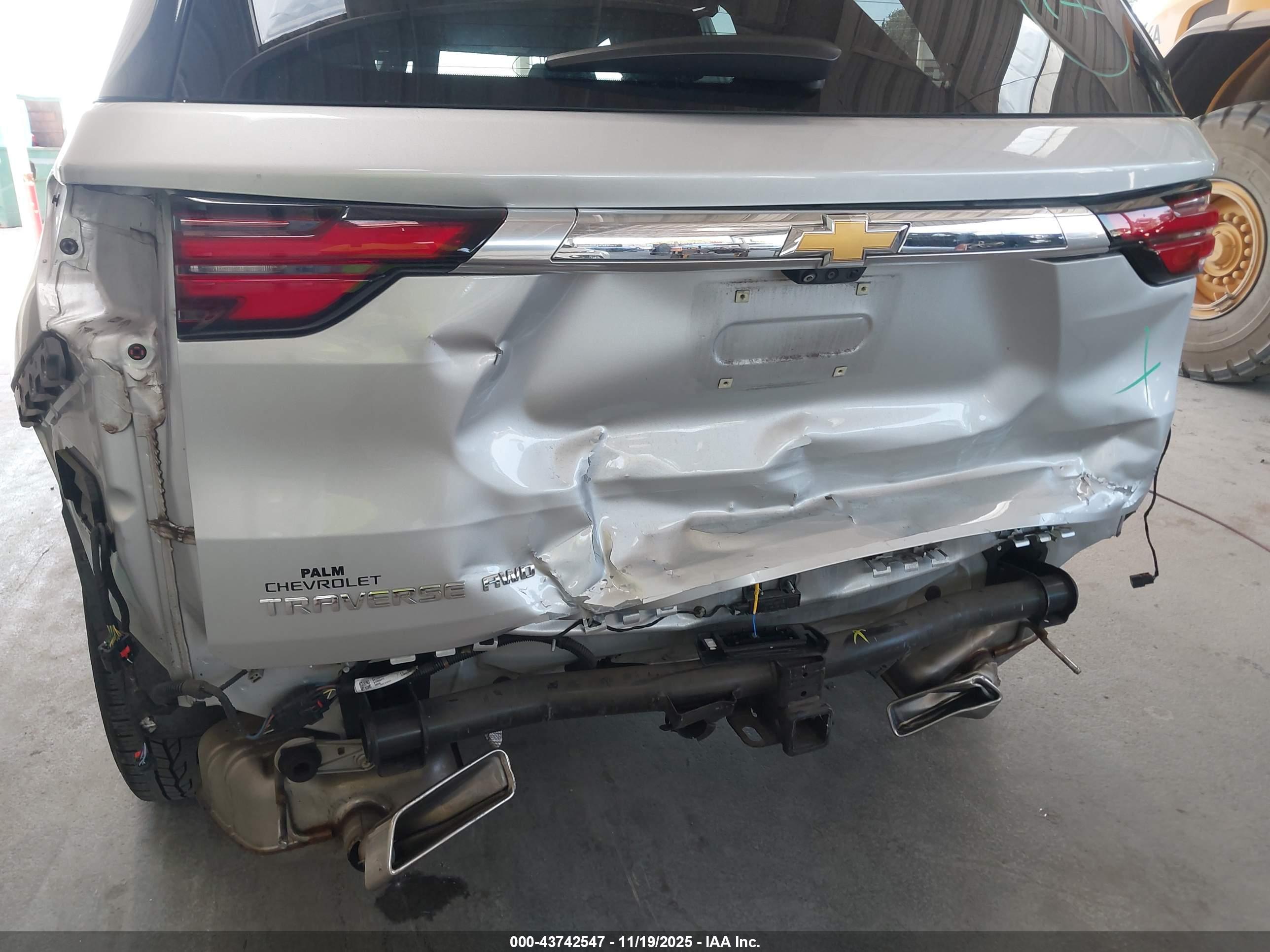 CHEVROLET TRAVERSE image 6