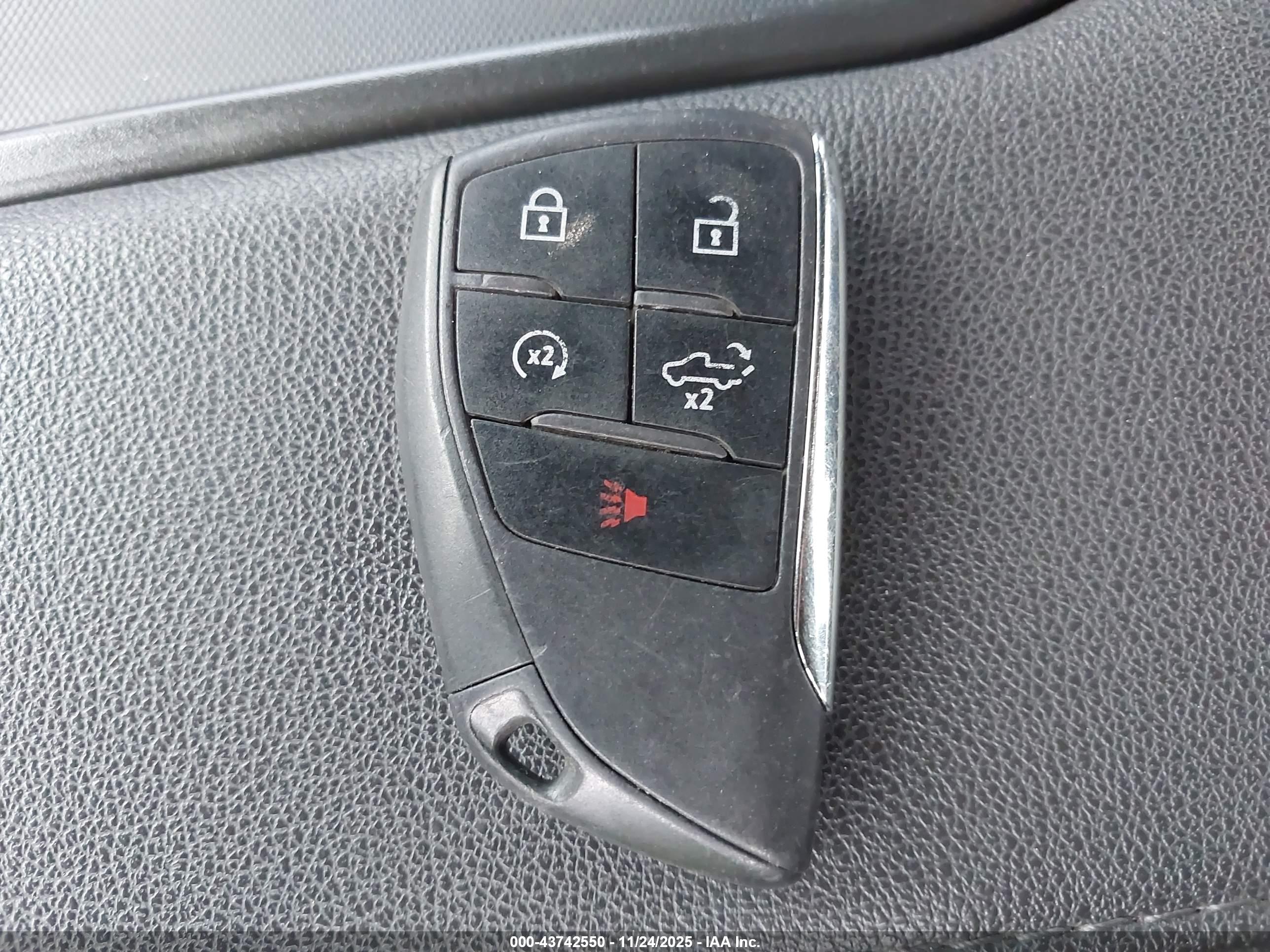 CHEVROLET SILVERADO image 11