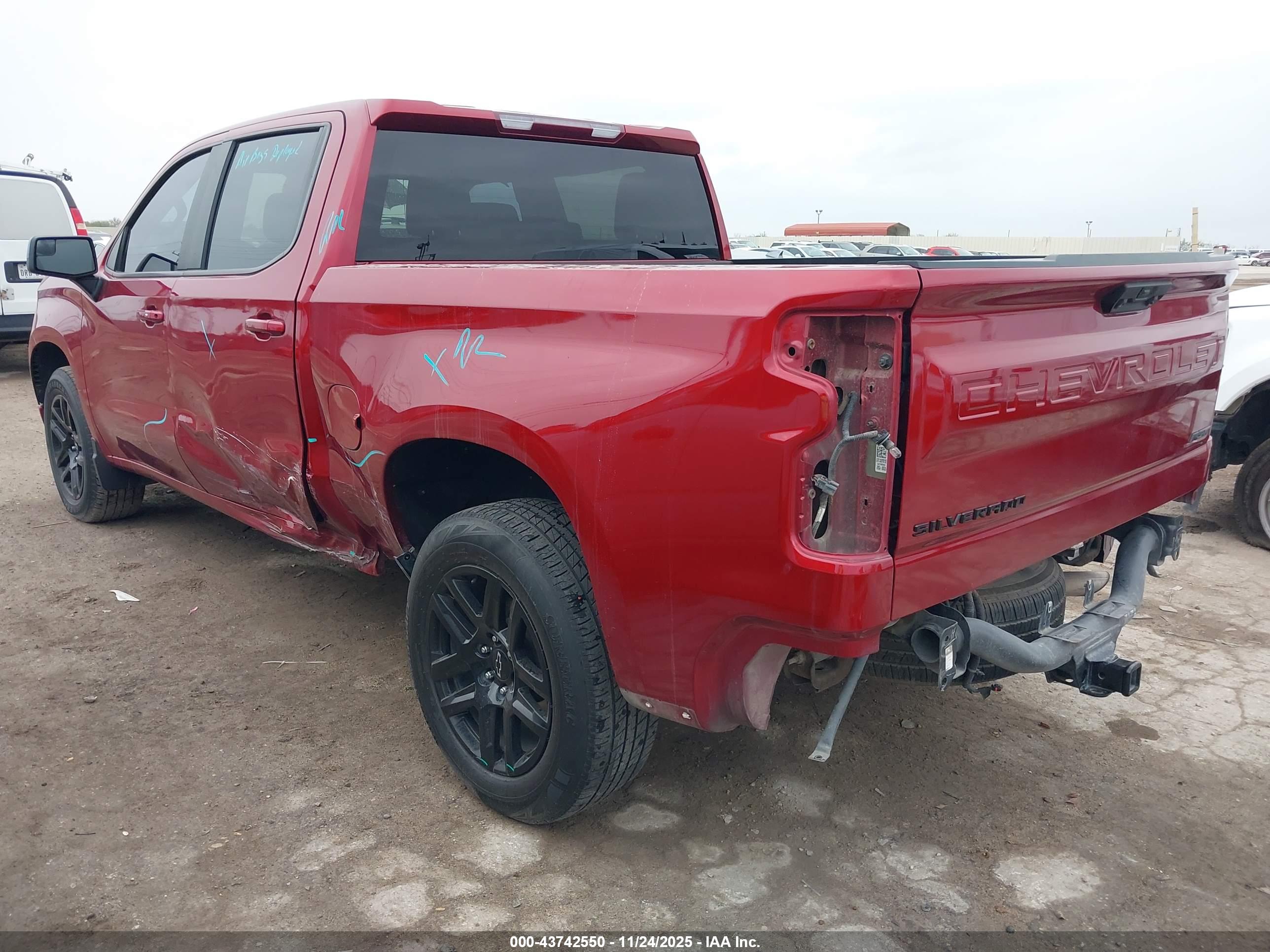 CHEVROLET SILVERADO image 3