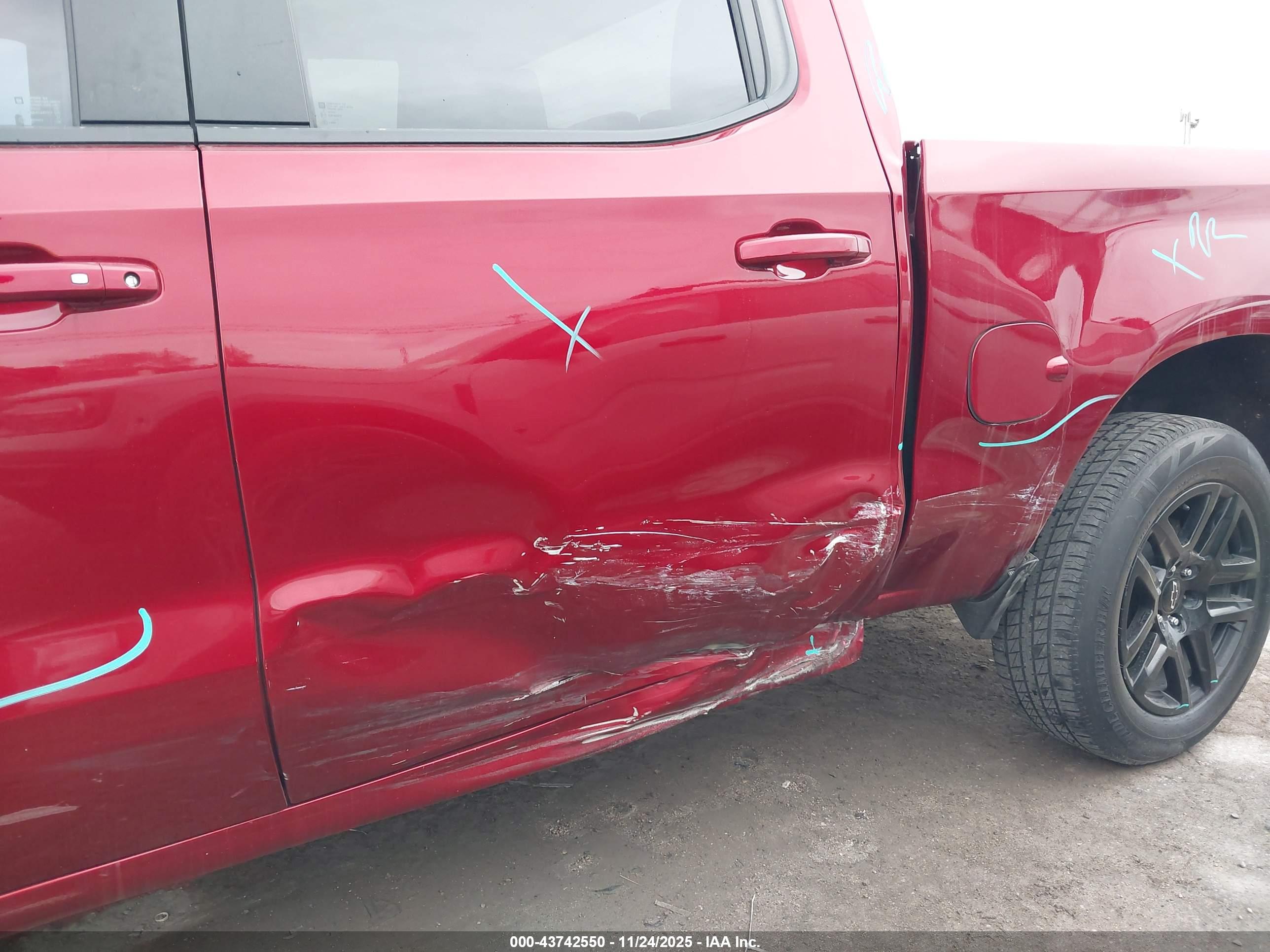 CHEVROLET SILVERADO image 6