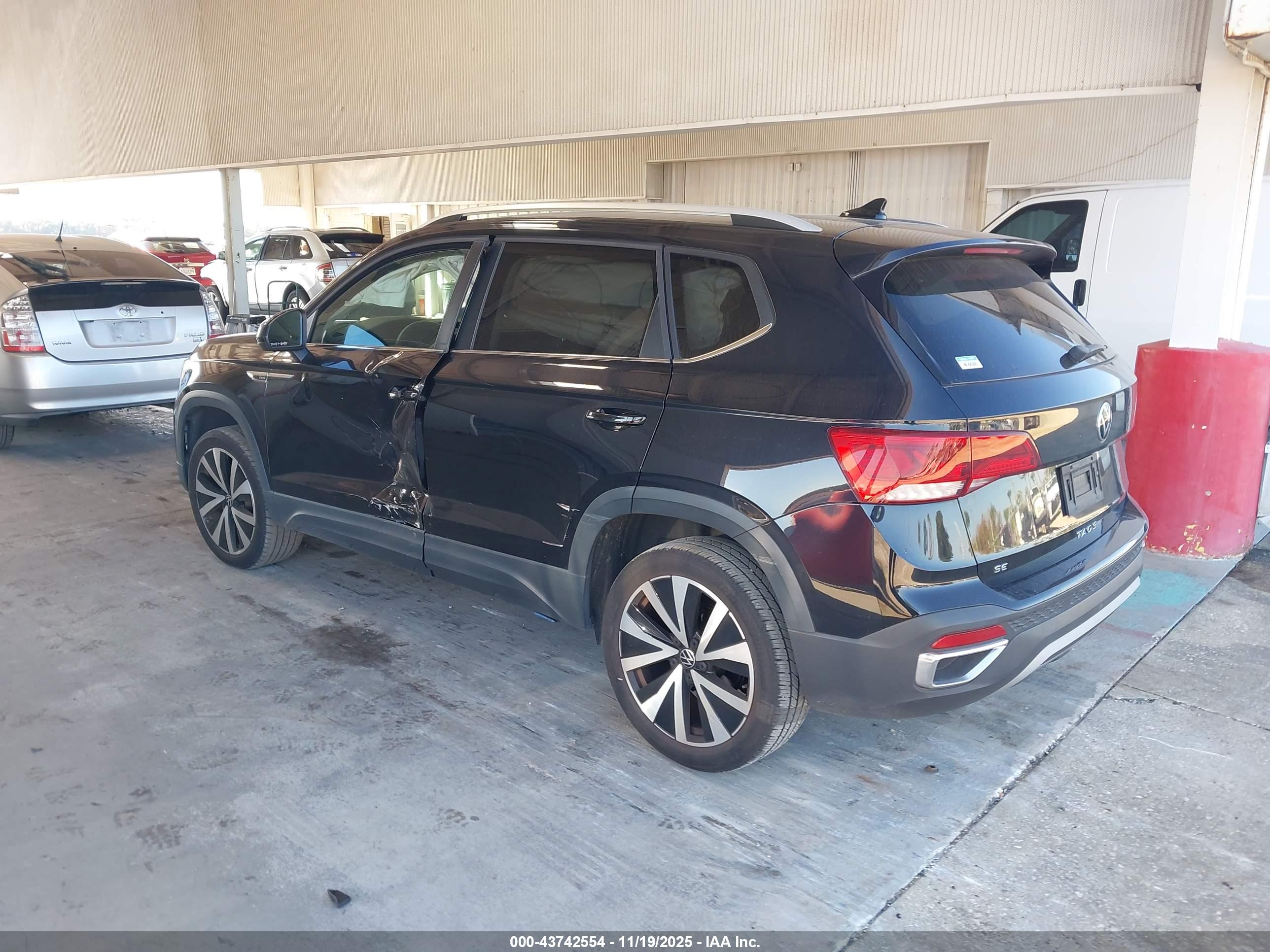 VOLKSWAGEN TAOS image 3
