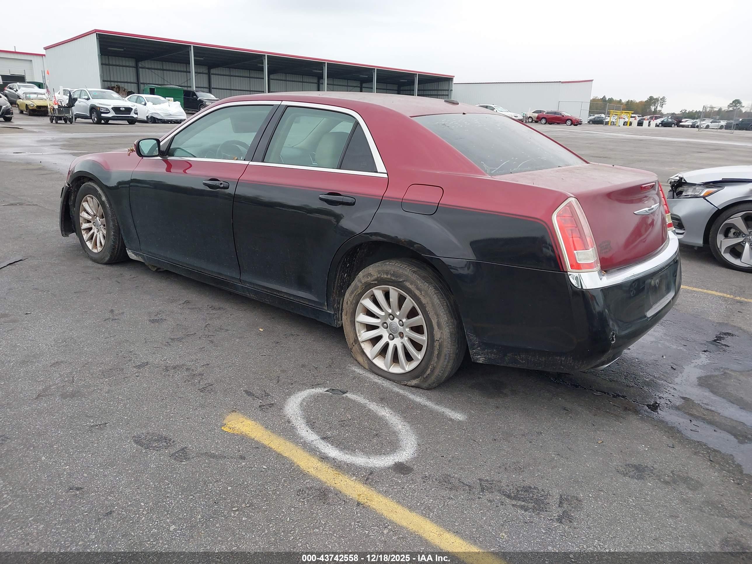 CHRYSLER 300 image 3