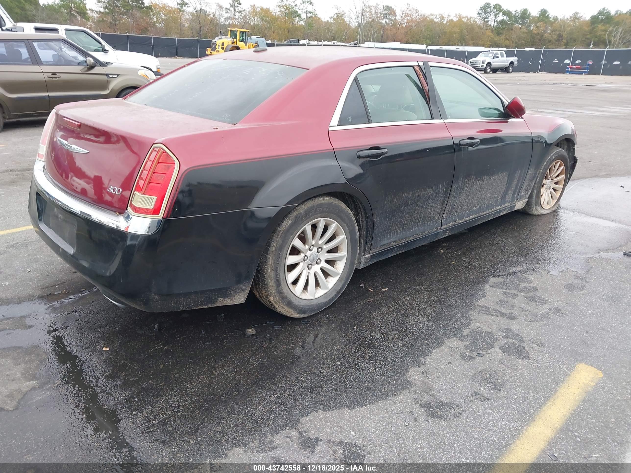 CHRYSLER 300 image 4
