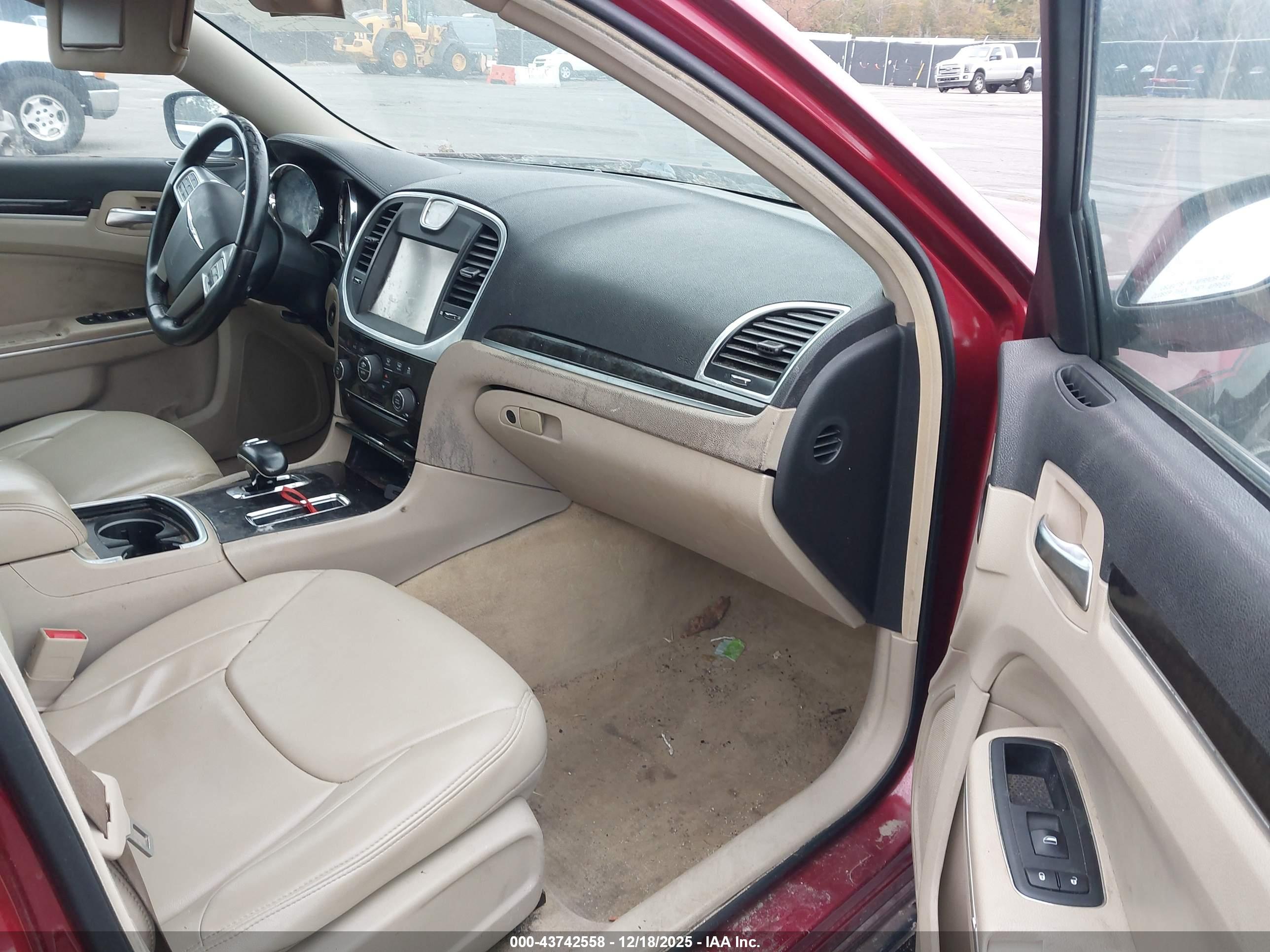 CHRYSLER 300 image 5