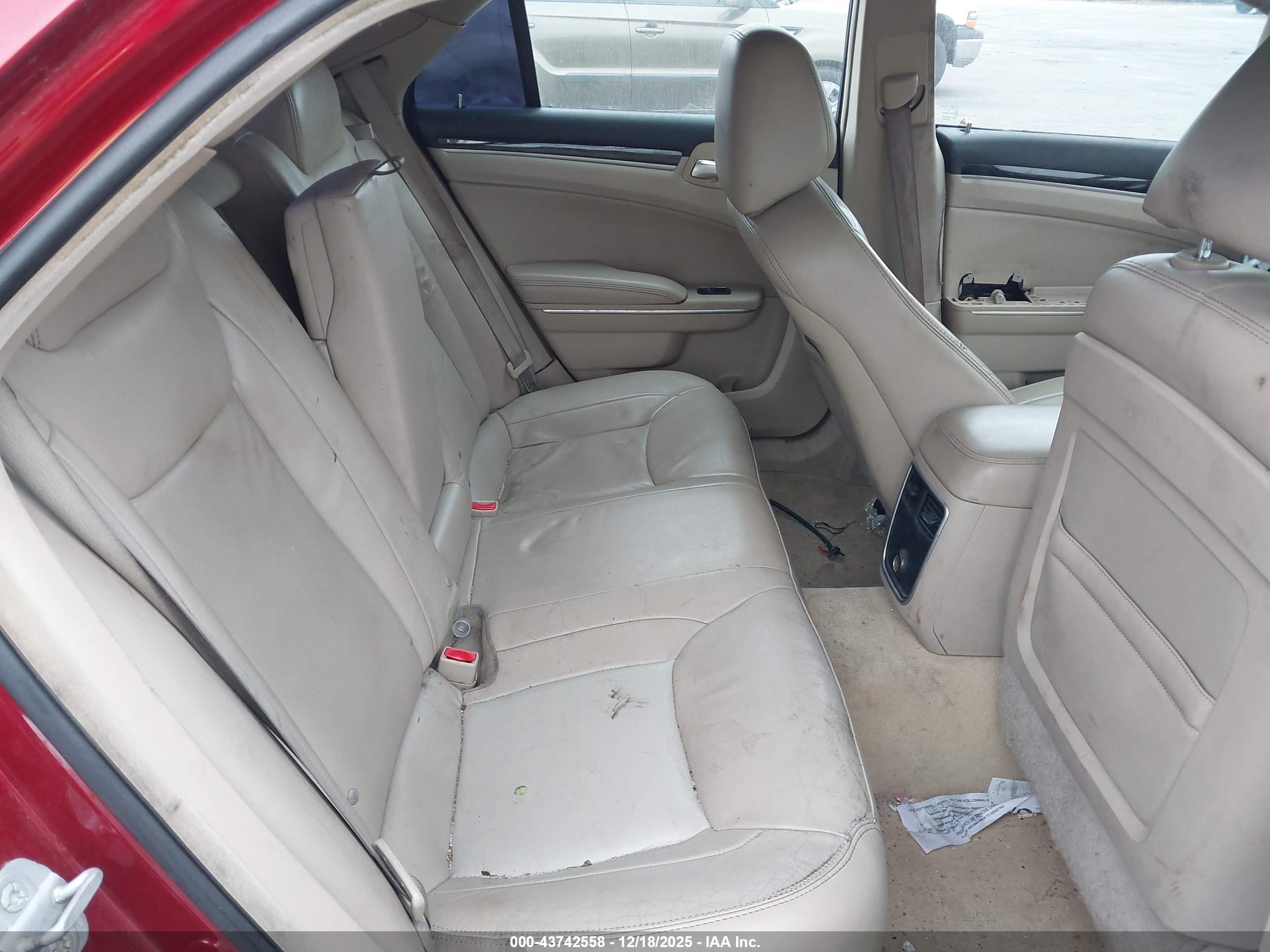 CHRYSLER 300 image 8