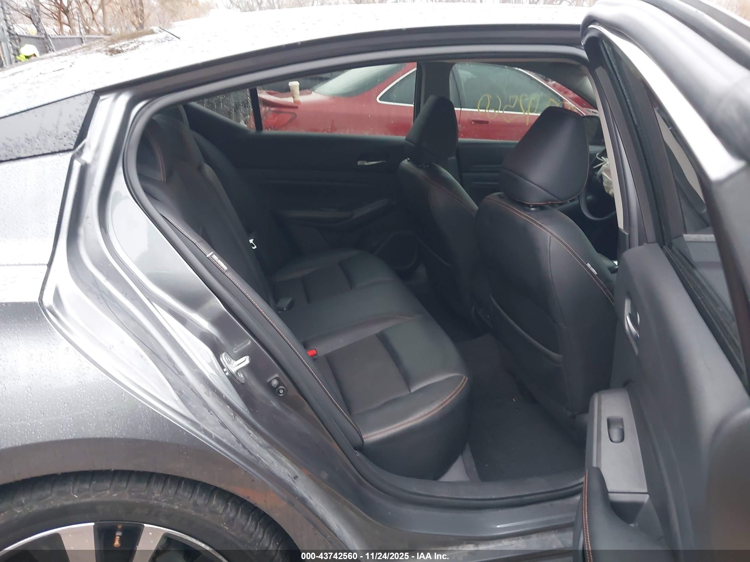 NISSAN ALTIMA image 8