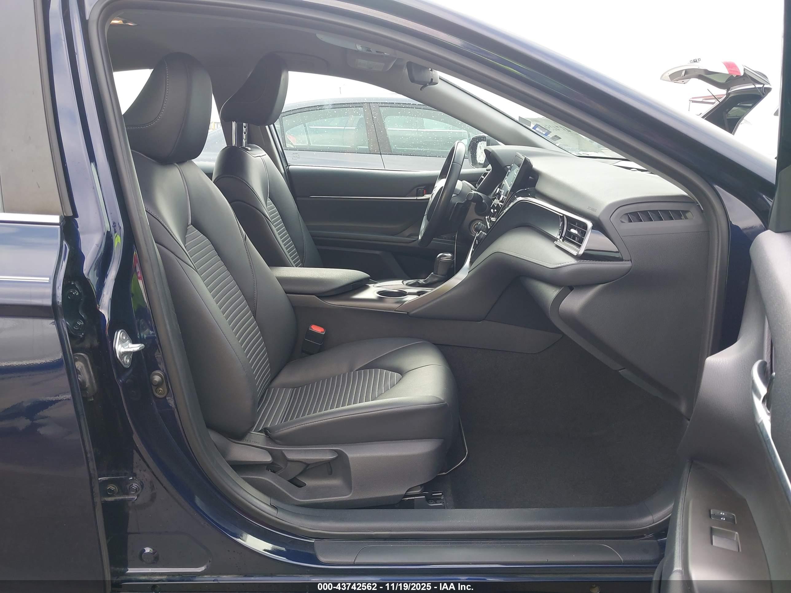 TOYOTA CAMRY image 5