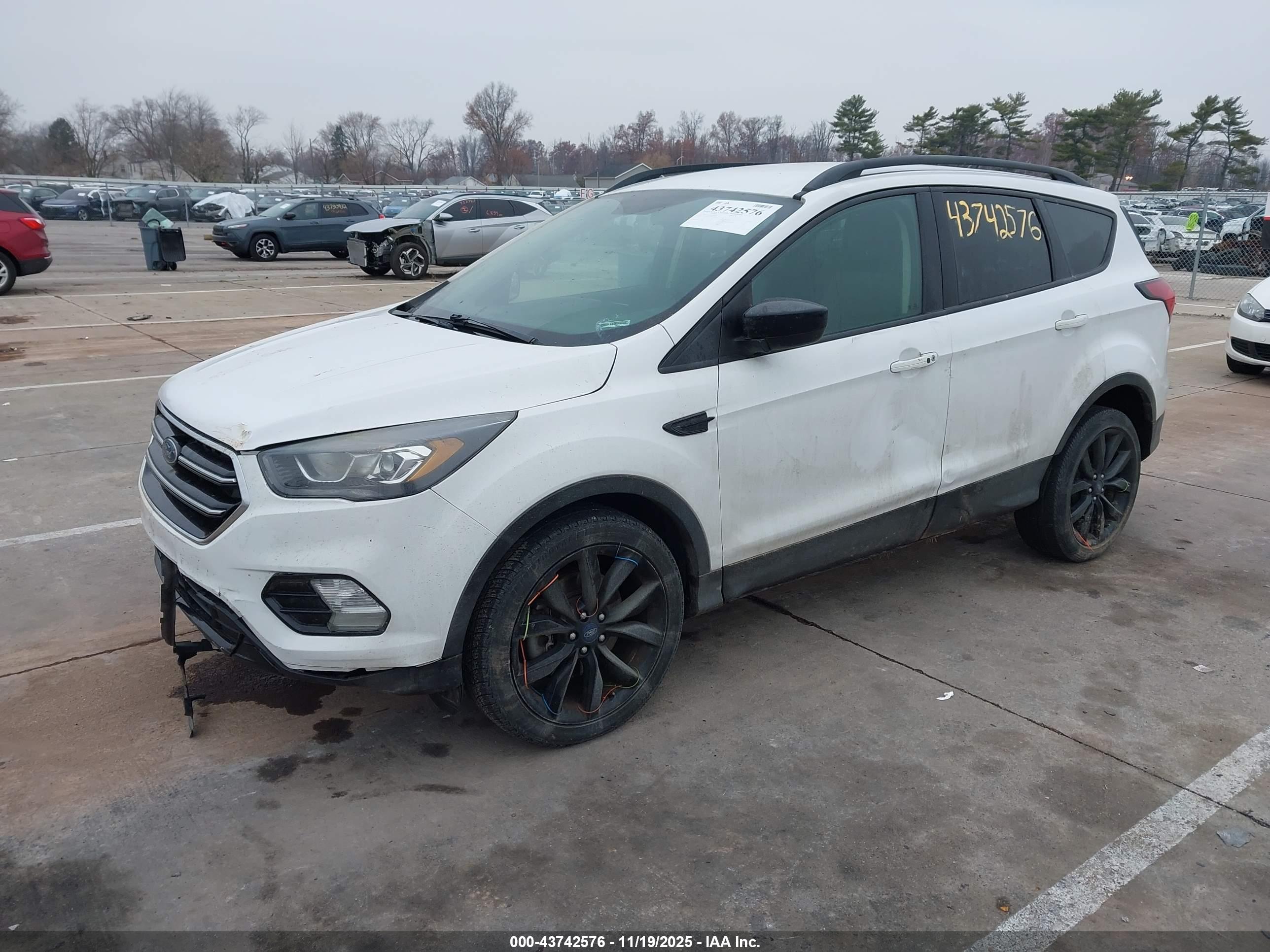 FORD ESCAPE image 2