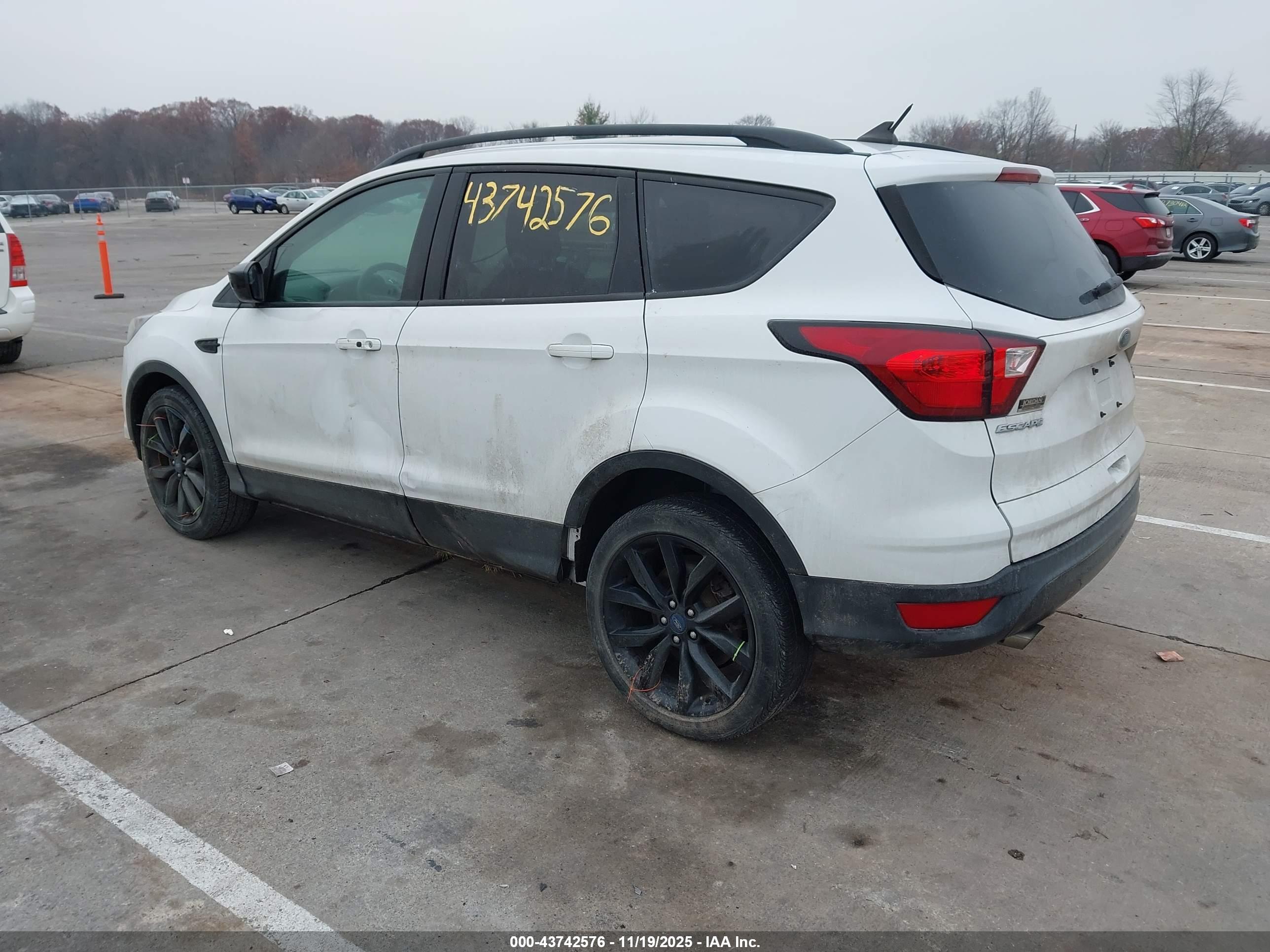 FORD ESCAPE image 3