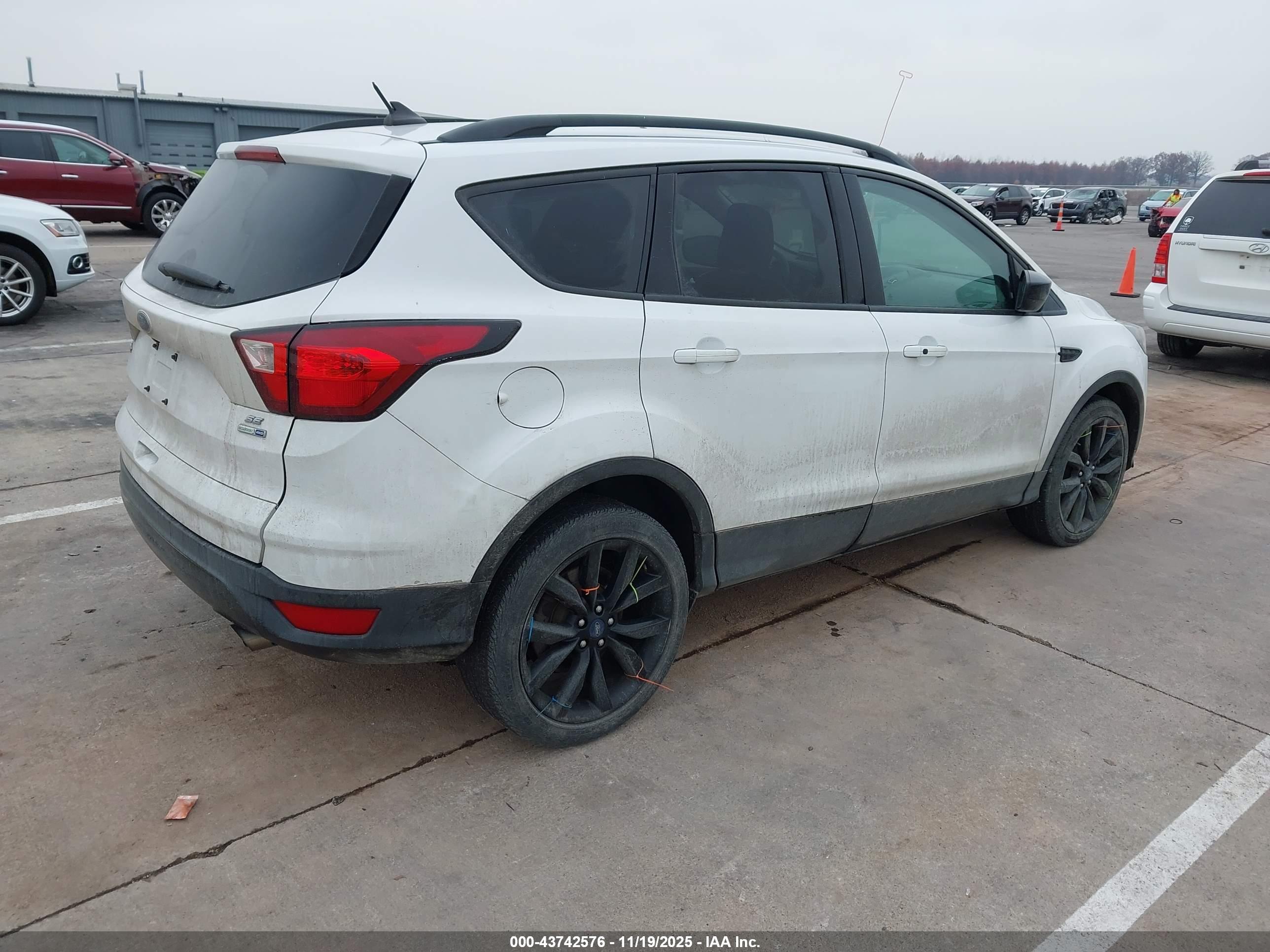 FORD ESCAPE image 4