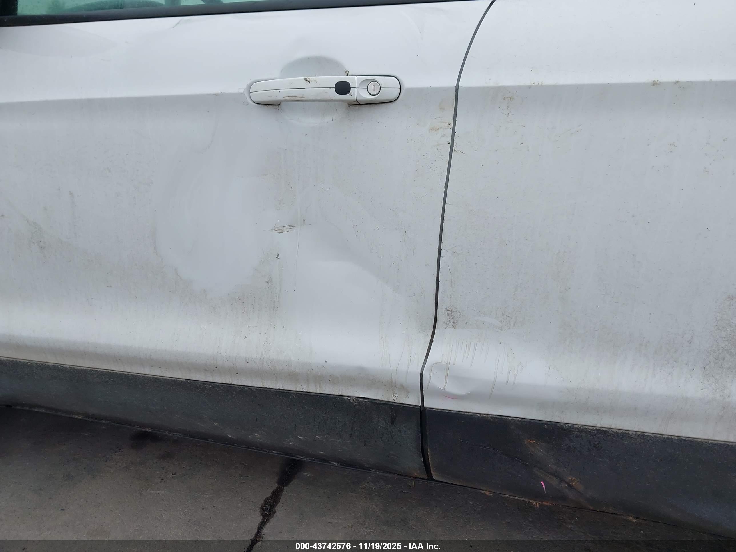 FORD ESCAPE image 6