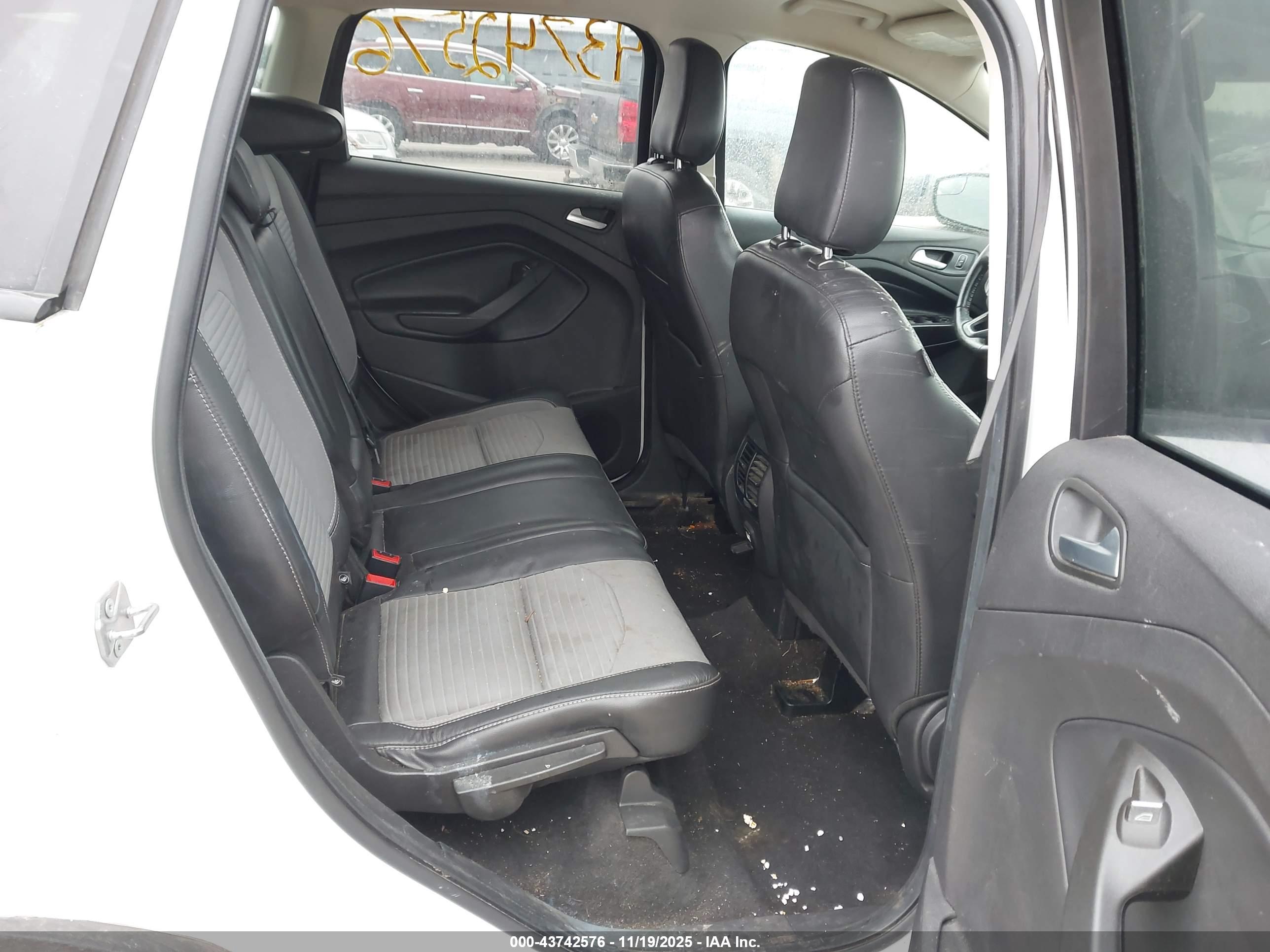 FORD ESCAPE image 8