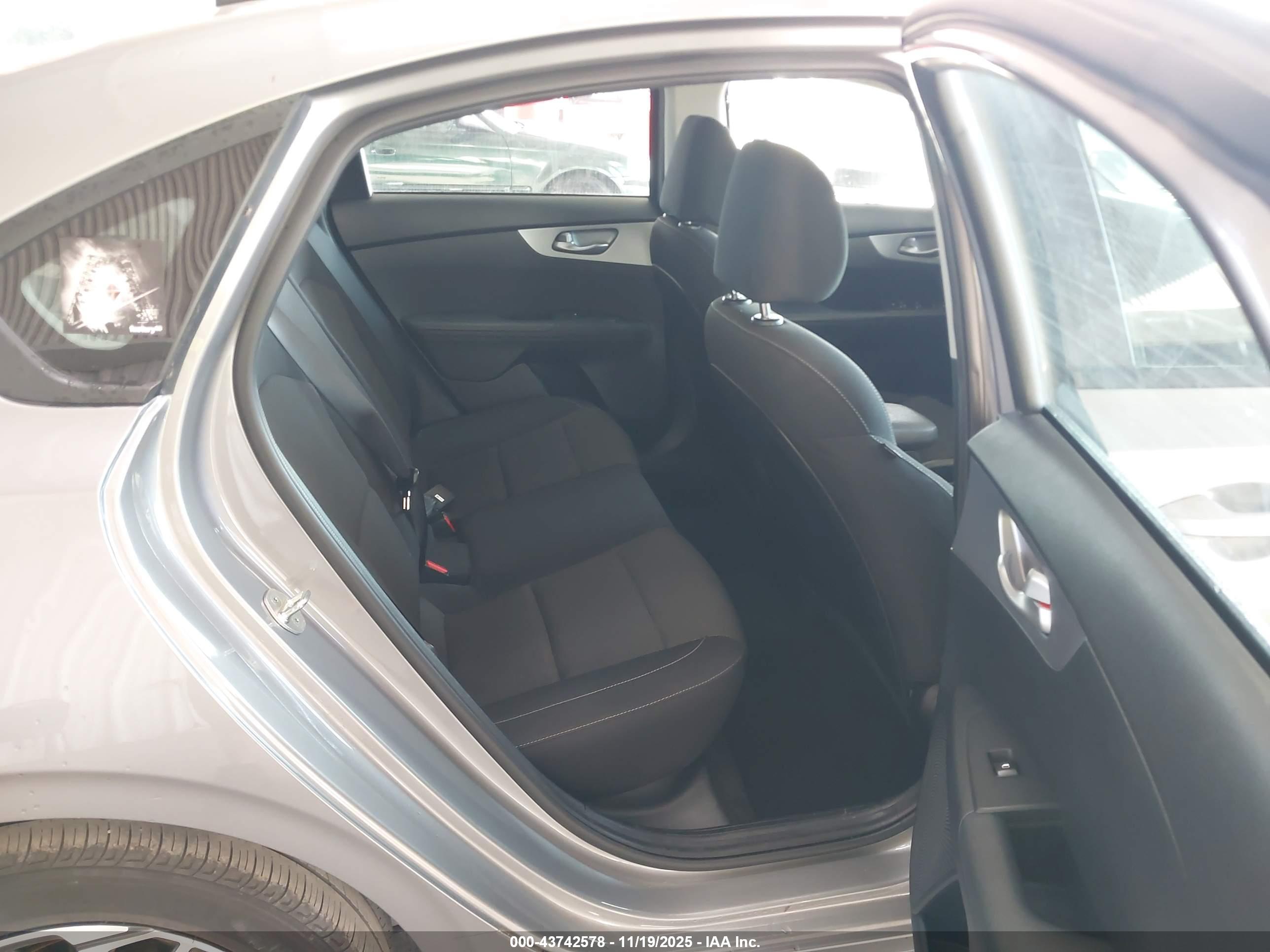KIA FORTE image 8
