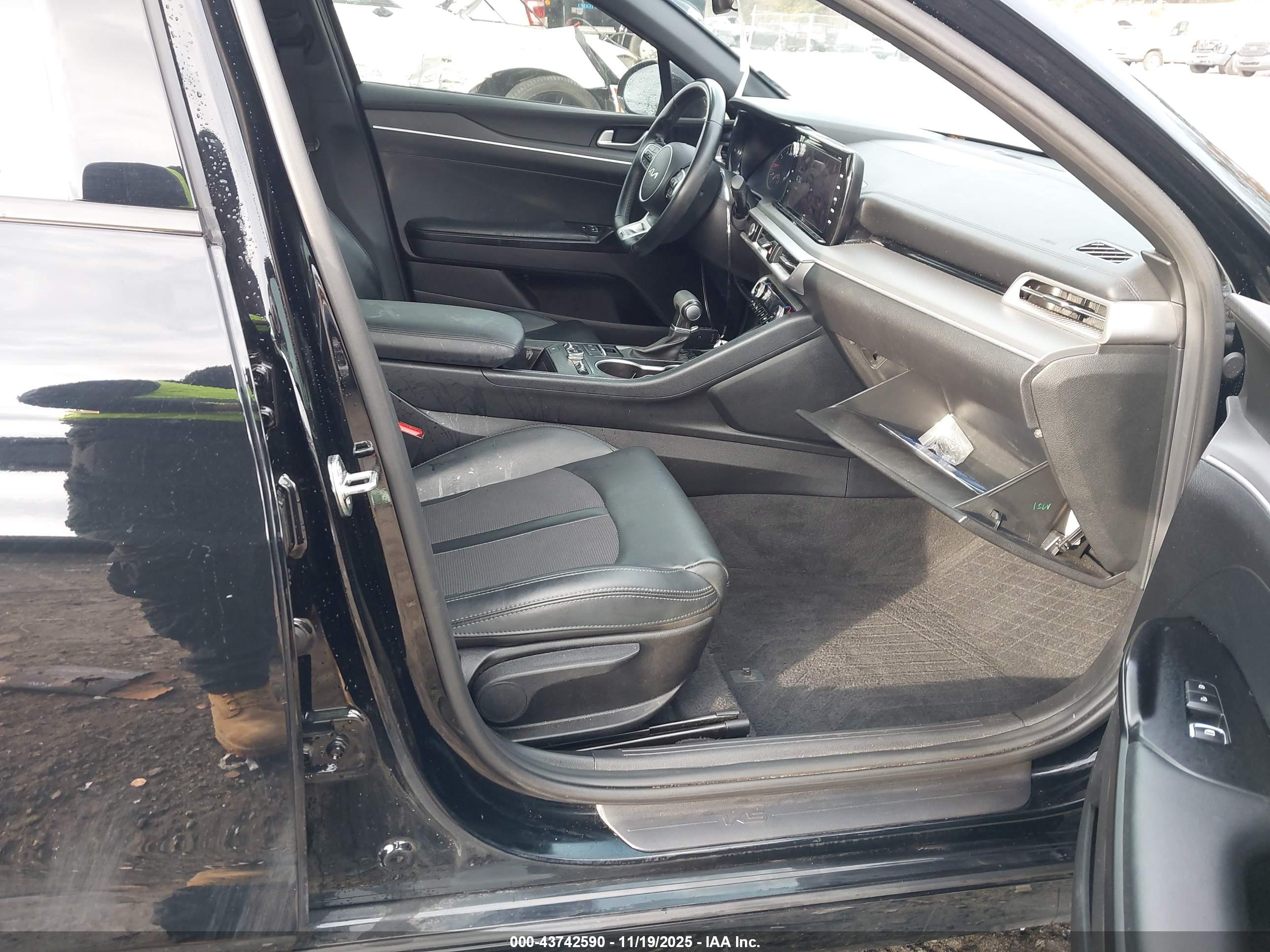 KIA K5 image 5