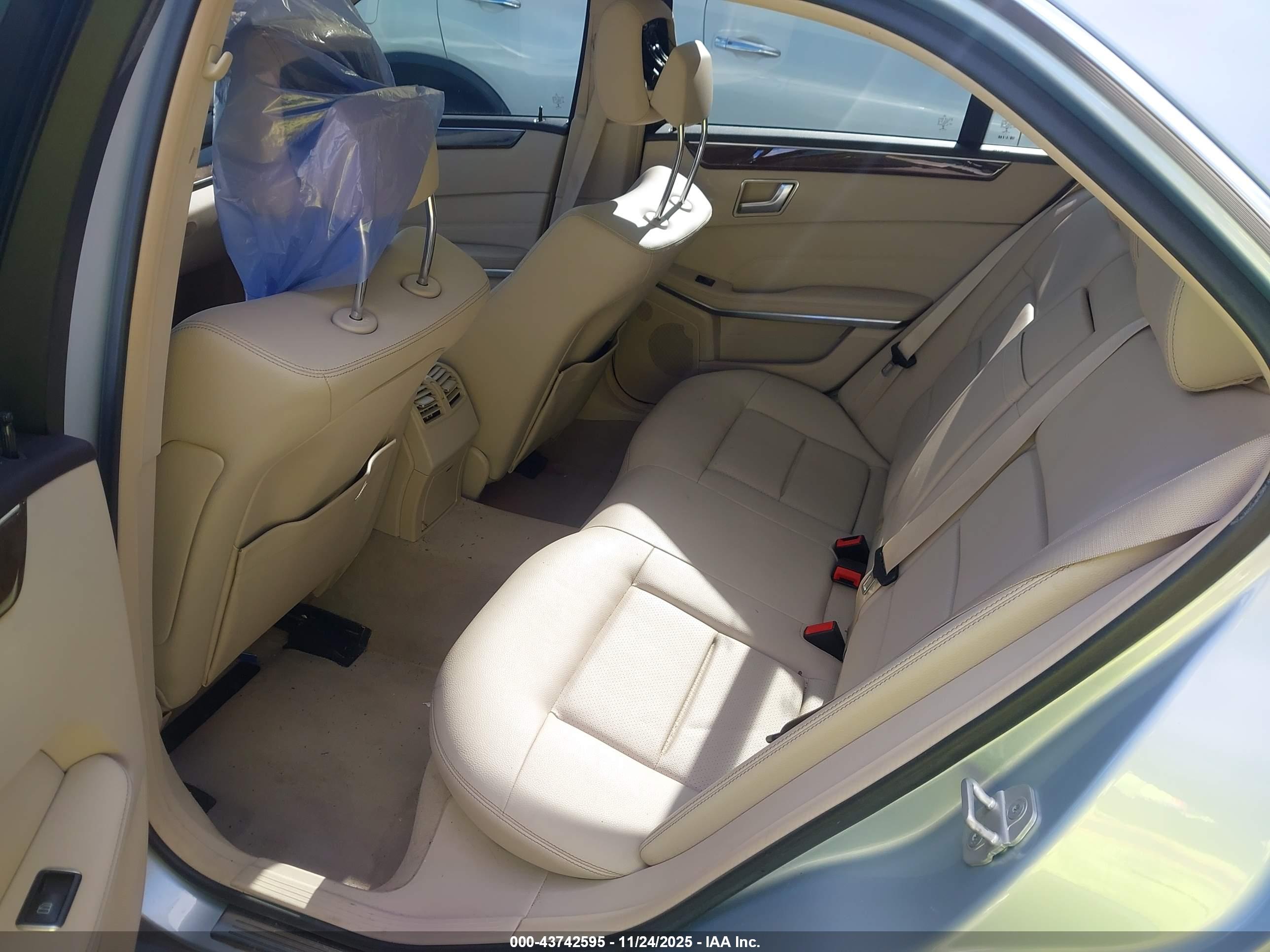 MERCEDES-BENZ E image 8