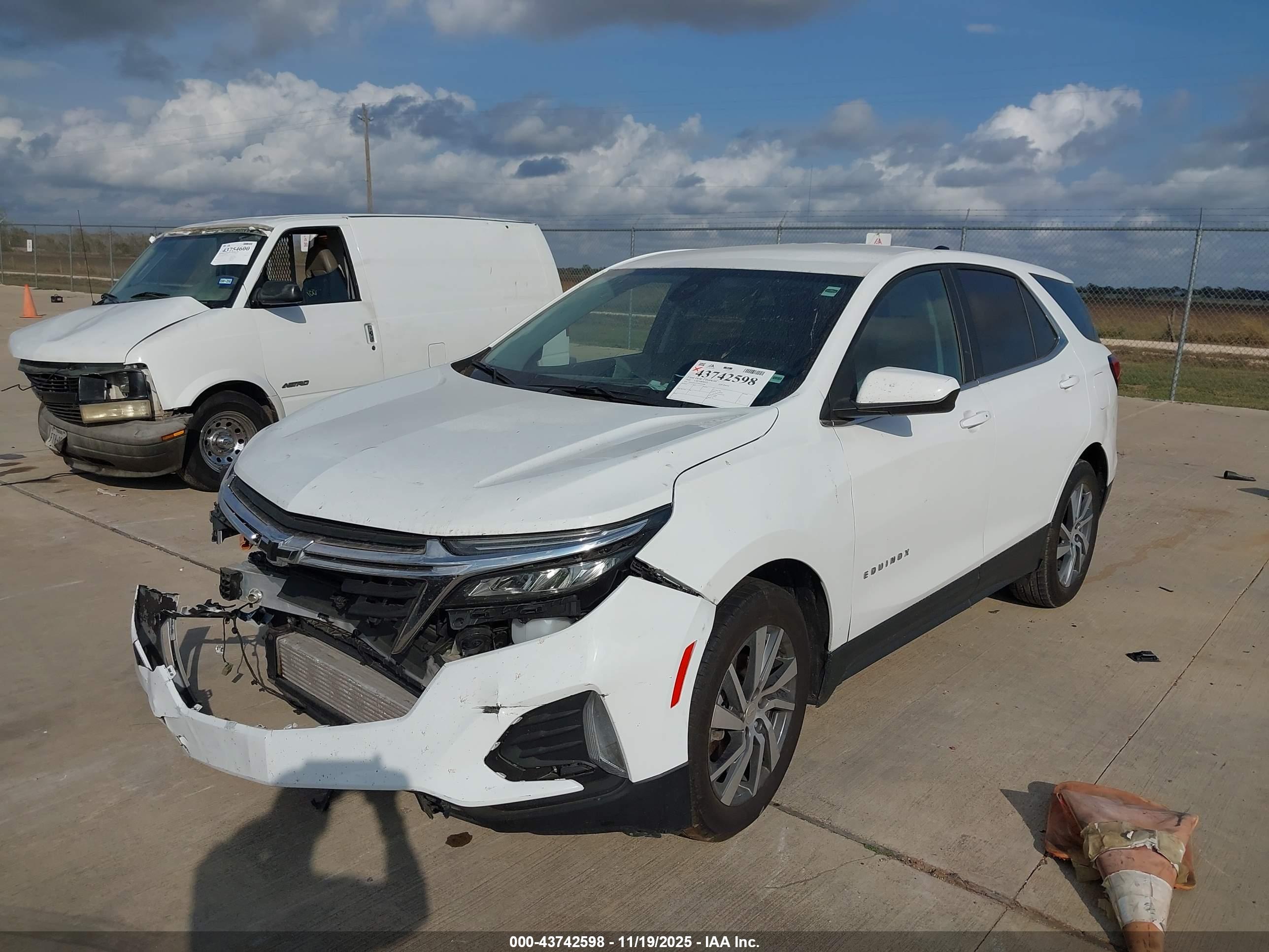 CHEVROLET EQUINOX image 2