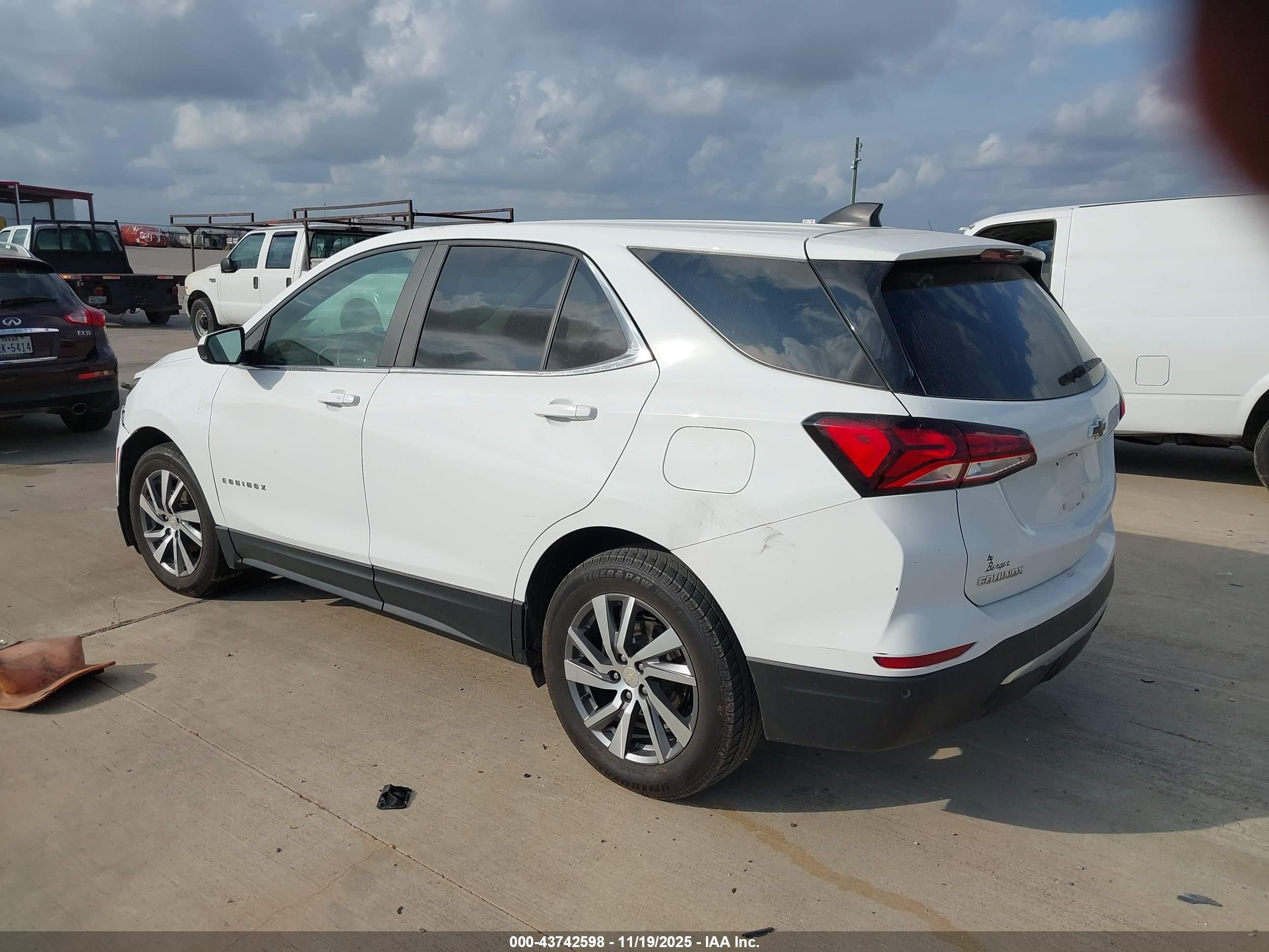 CHEVROLET EQUINOX image 3