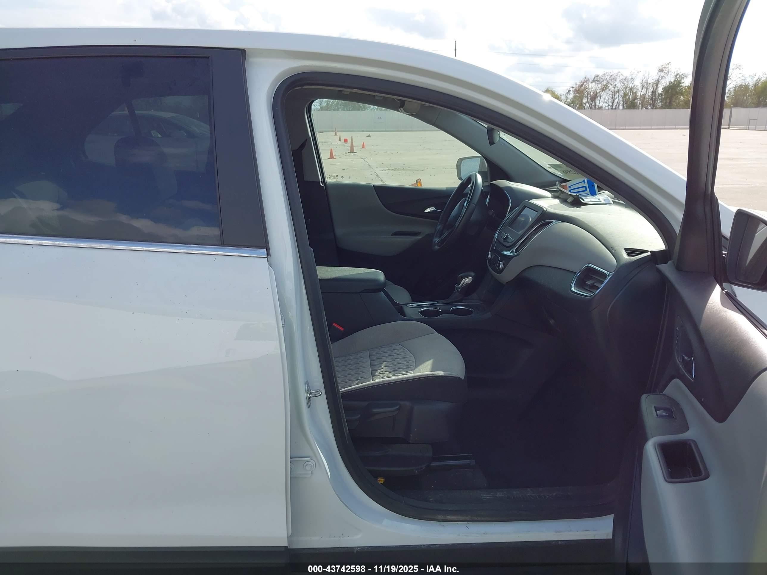 CHEVROLET EQUINOX image 5