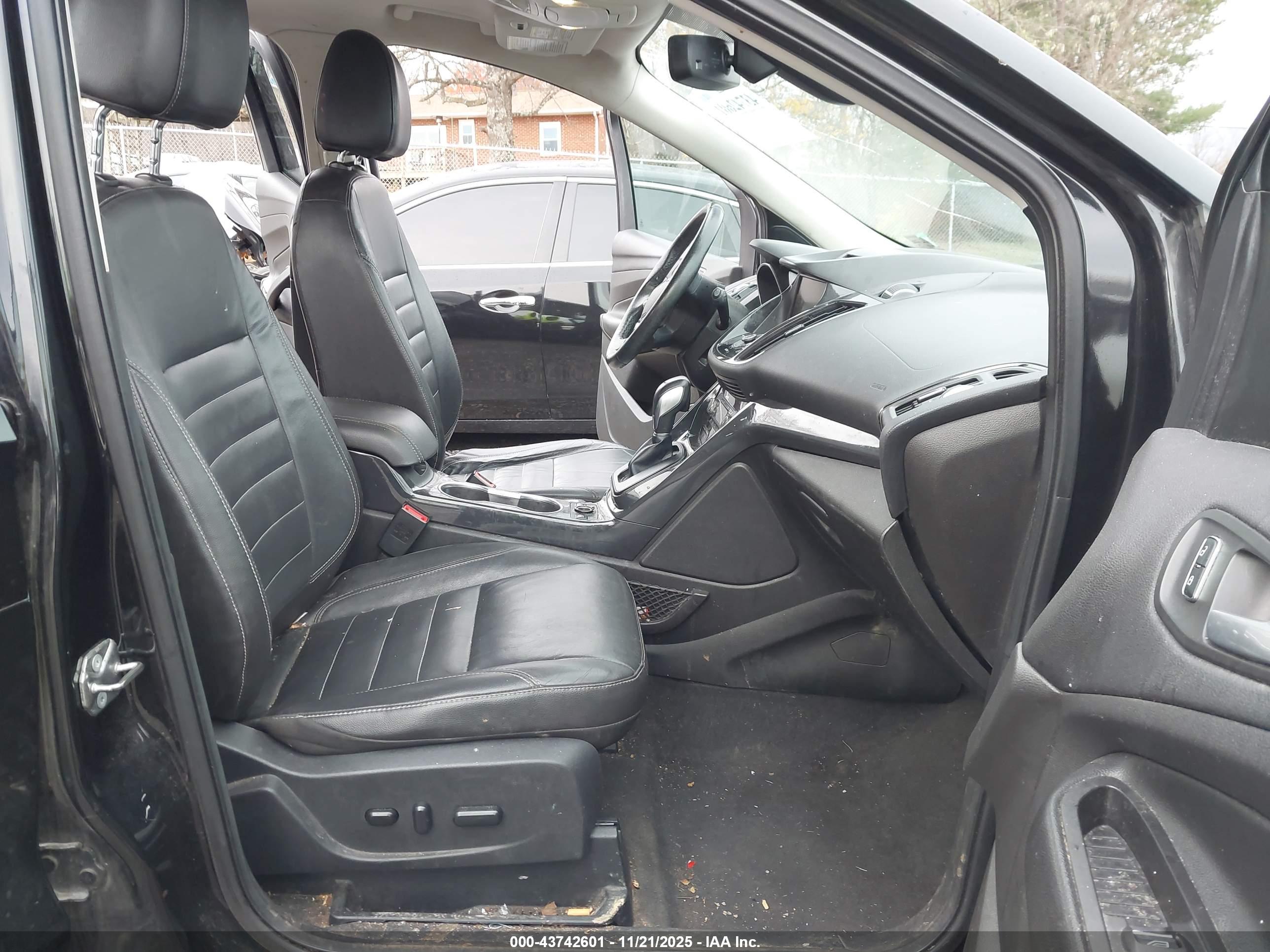 FORD ESCAPE image 5