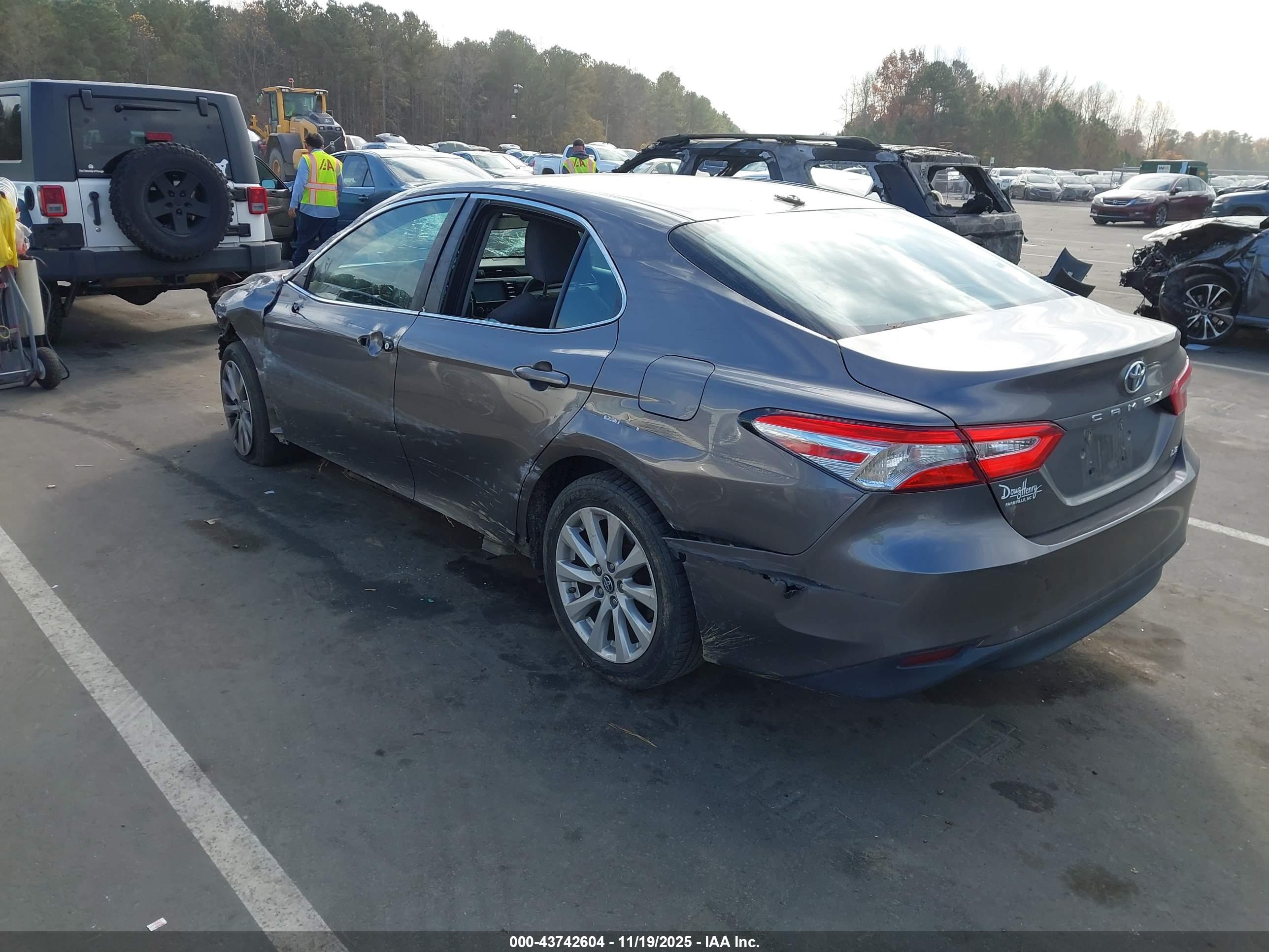 TOYOTA CAMRY image 3