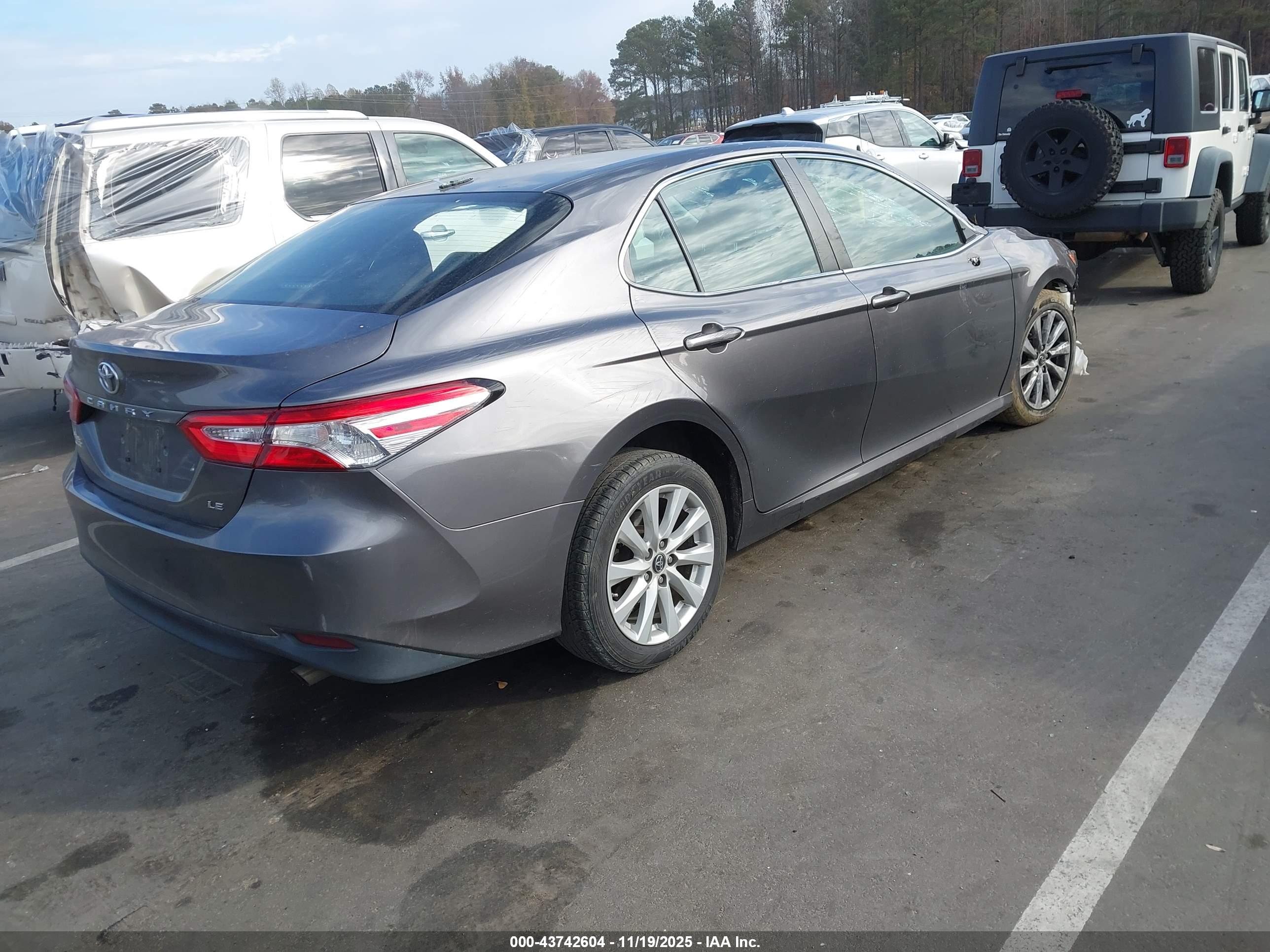 TOYOTA CAMRY image 4
