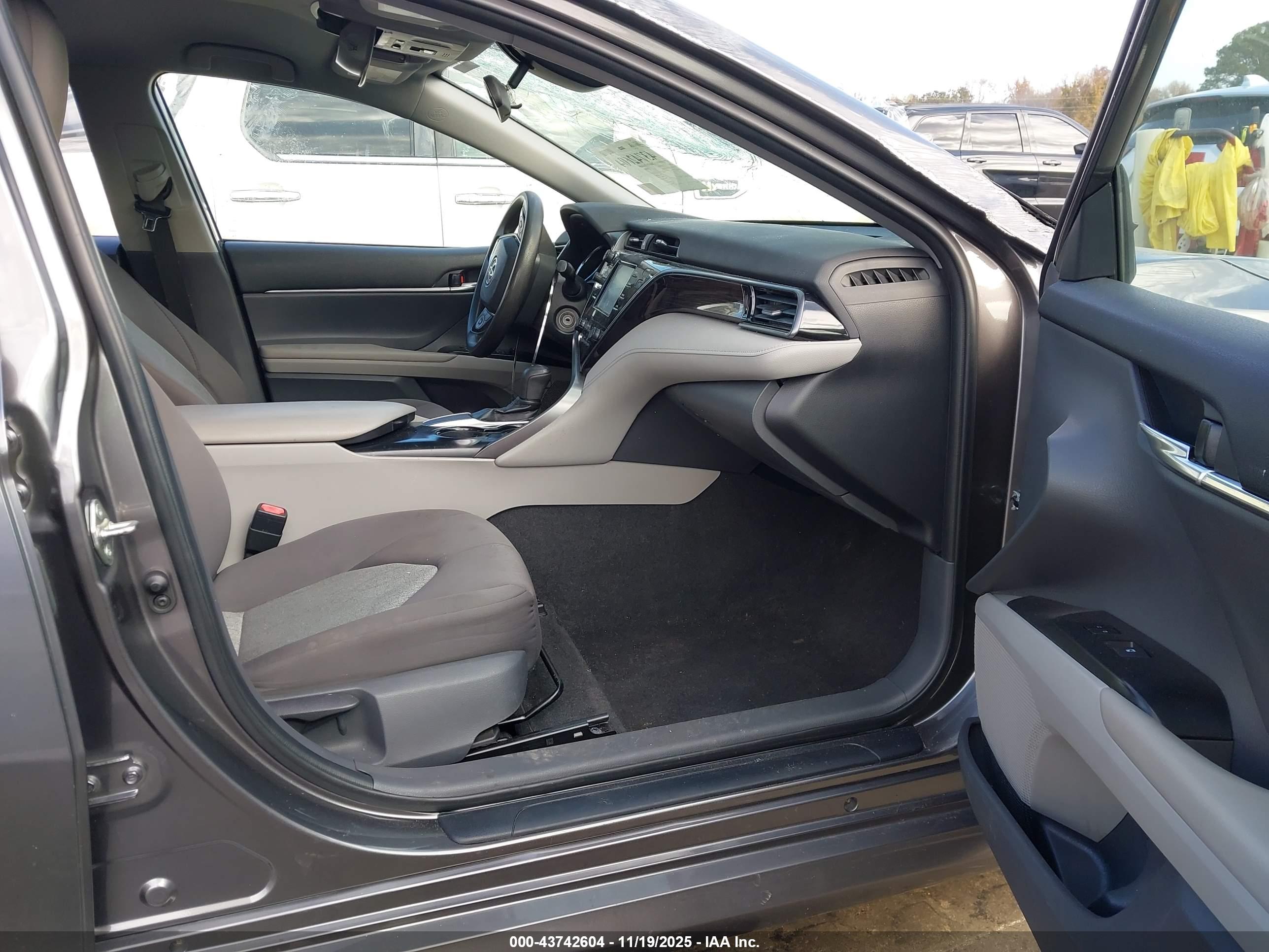 TOYOTA CAMRY image 5