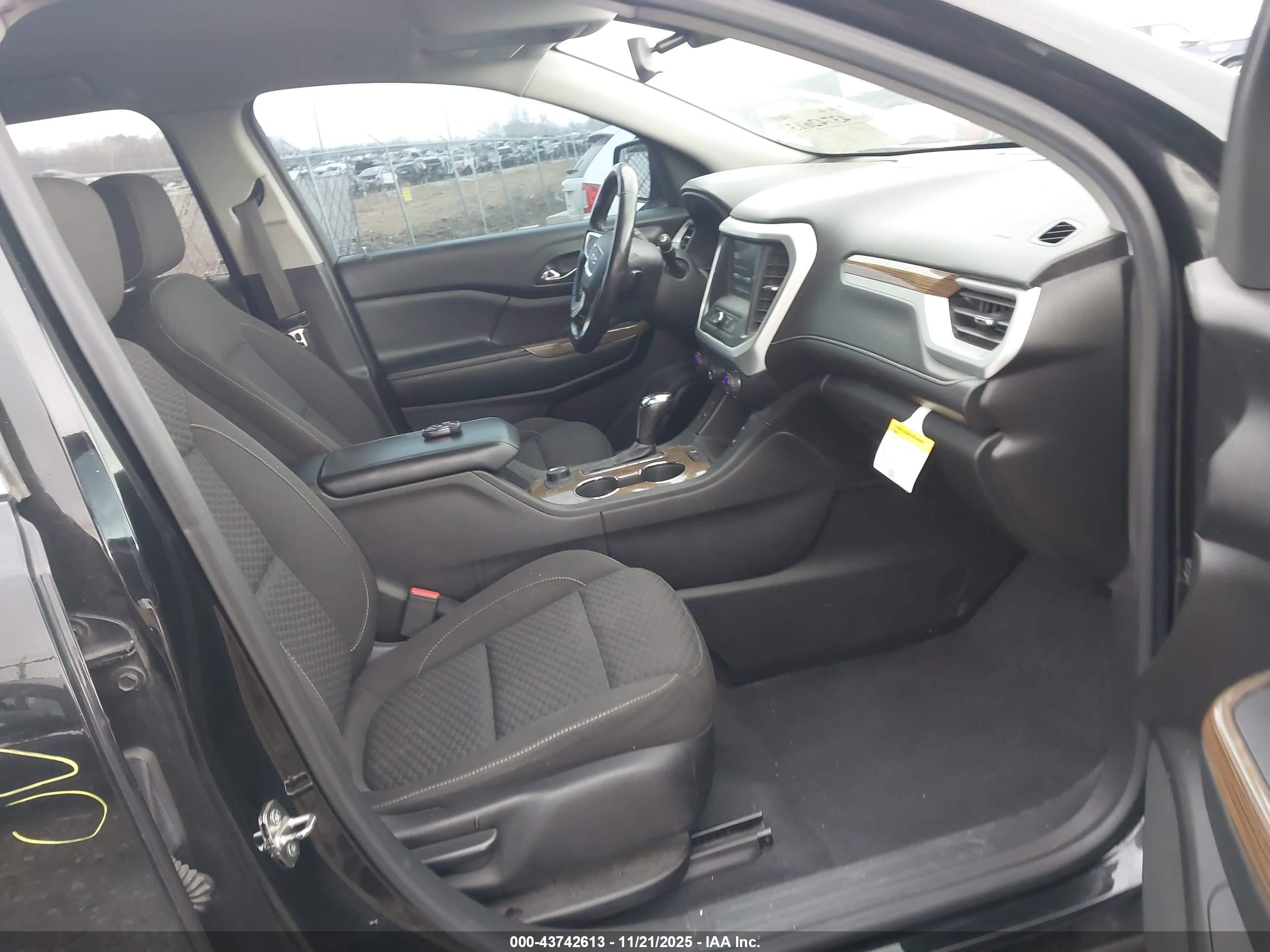 GMC ACADIA image 5