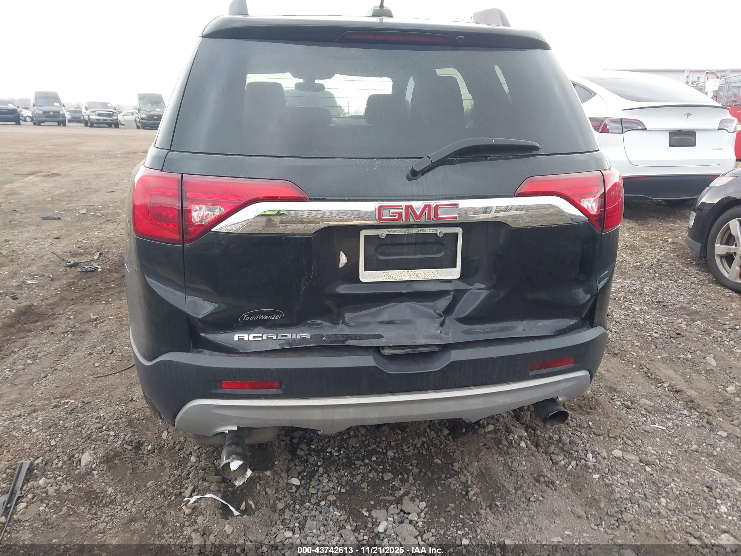 GMC ACADIA image 6