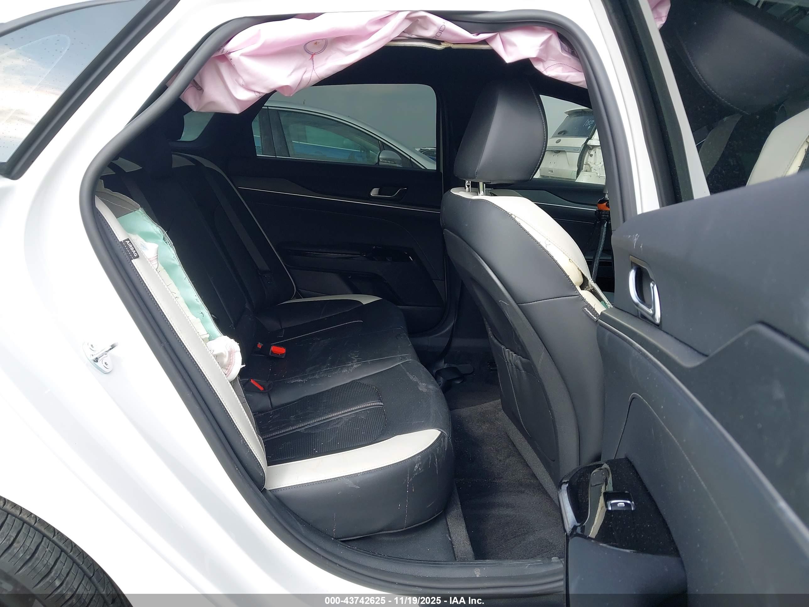 KIA K5 image 8